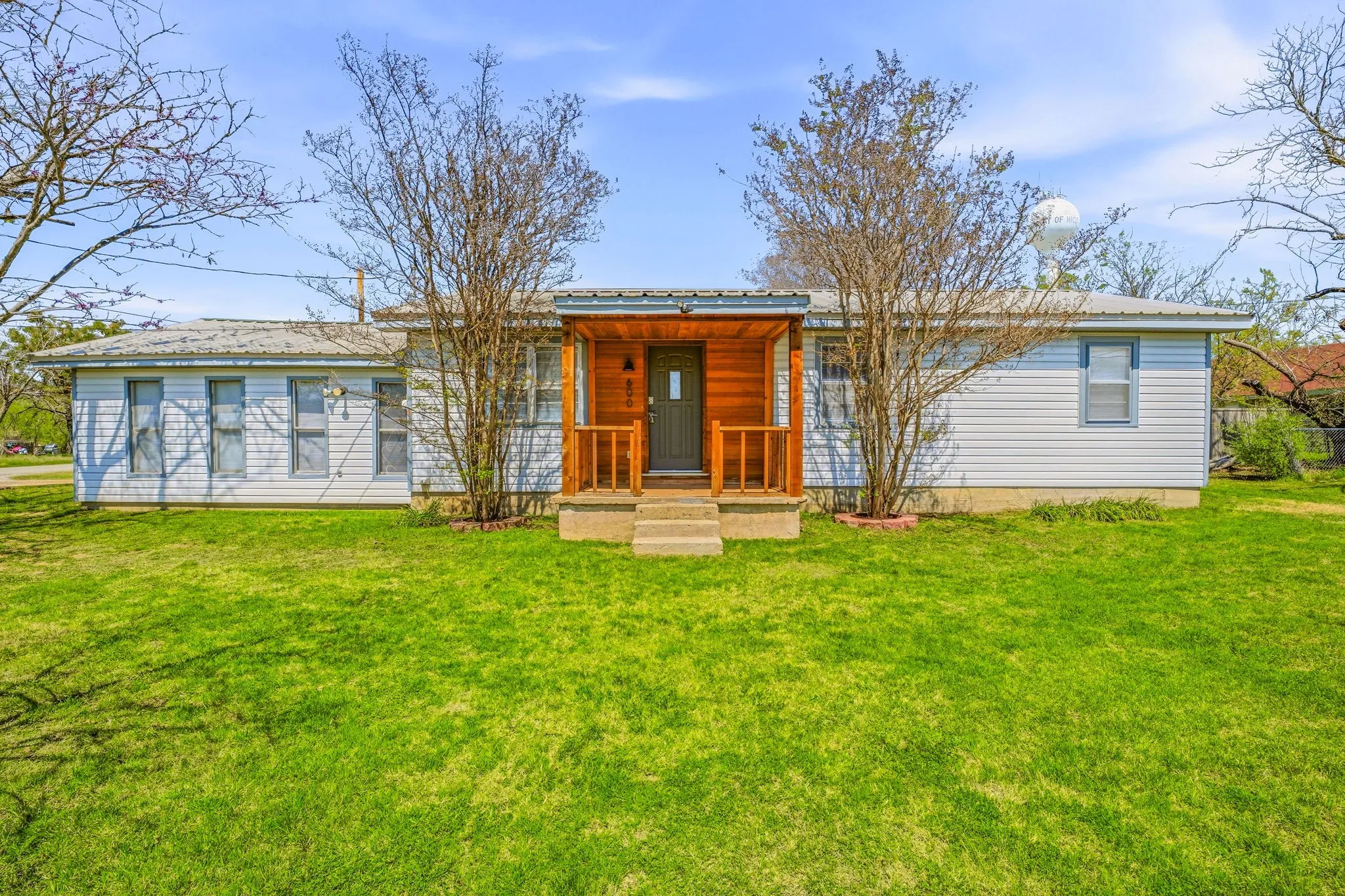 Single Family Residence For Sale in Hamilton County , 600 E Third Street, Hico, Texas 76457, 4 Bedroom, 2 Bathroom, Garage spaces, 2,079 Sqft, built in 1945, Preowned, mls#21218247, Real Estate Agent in Hico, Homes For Sale in Hamilton county, Homes For Sale in Hico, Realtor in Hico Texas, Real Estate Brokerage Independent Realty Texas, Luminita Cordes Realtor