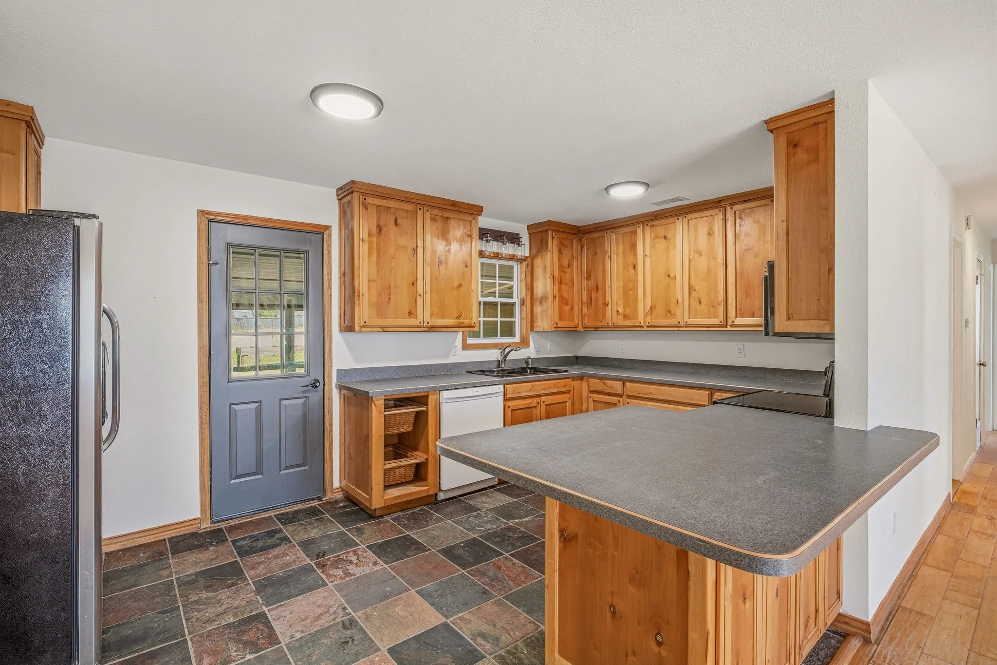 Single Family Residence For Sale in Hamilton County , 600 E Third Street, Hico, Texas 76457, 4 Bedroom, 2 Bathroom, Garage spaces, 2,079 Sqft, built in 1945, Preowned, mls#21218247, Real Estate Agent in Hico, Homes For Sale in Hamilton county, Homes For Sale in Hico, Realtor in Hico Texas, Real Estate Brokerage Independent Realty Texas, Luminita Cordes Realtor