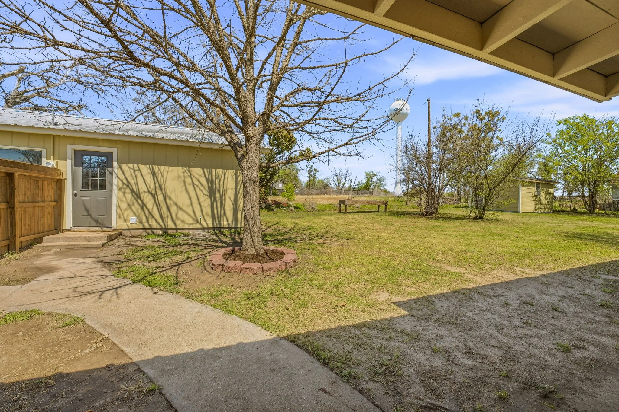 Single Family Residence For Sale in Hamilton County , 600 E Third Street, Hico, Texas 76457, 4 Bedroom, 2 Bathroom, Garage spaces, 2,079 Sqft, built in 1945, Preowned, mls#21218247, Real Estate Agent in Hico, Homes For Sale in Hamilton county, Homes For Sale in Hico, Realtor in Hico Texas, Real Estate Brokerage Independent Realty Texas, Luminita Cordes Realtor
