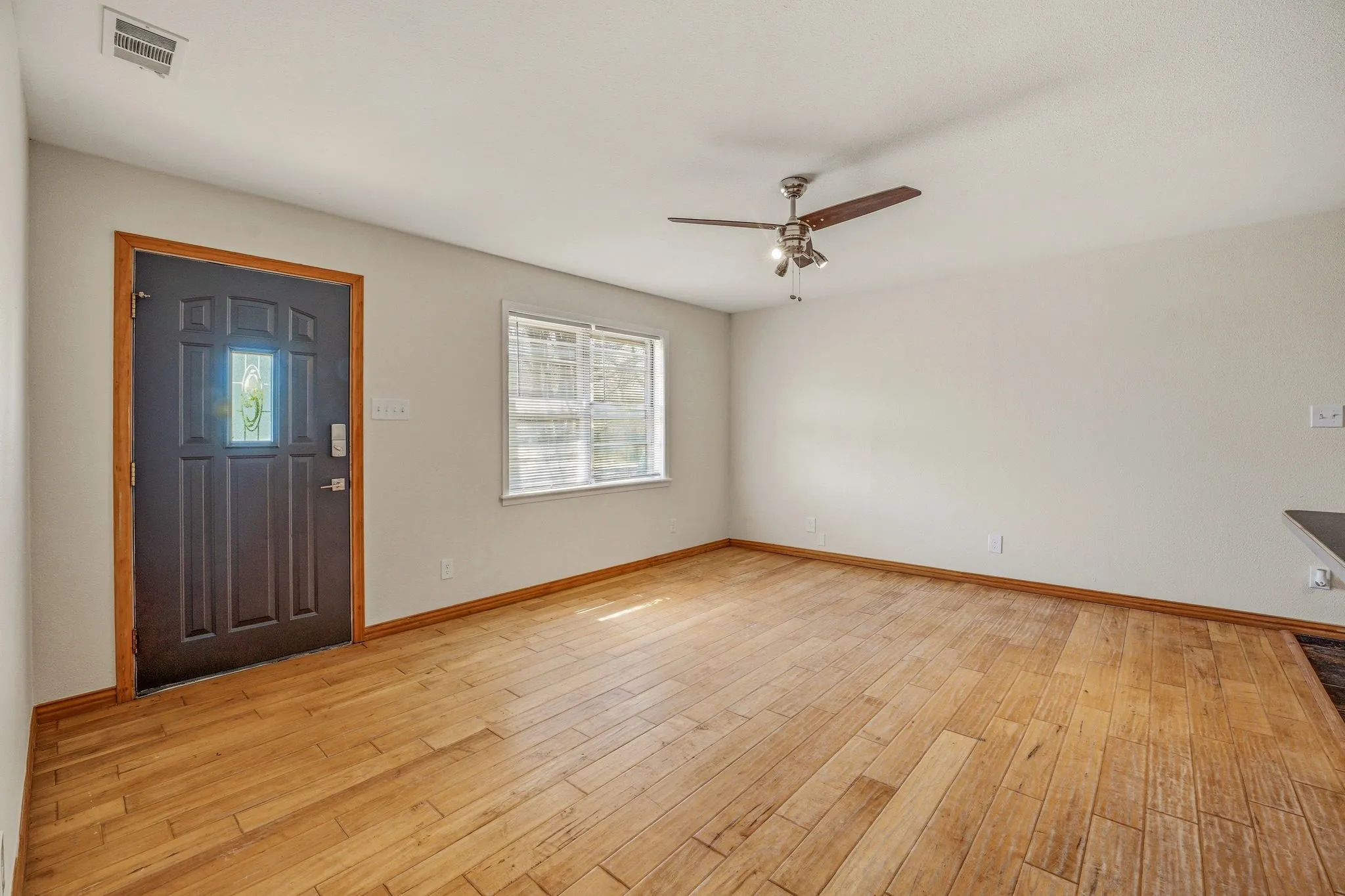 Single Family Residence For Sale in Hamilton County , 600 E Third Street, Hico, Texas 76457, 4 Bedroom, 2 Bathroom, Garage spaces, 2,079 Sqft, built in 1945, Preowned, mls#21218247, Real Estate Agent in Hico, Homes For Sale in Hamilton county, Homes For Sale in Hico, Realtor in Hico Texas, Real Estate Brokerage Independent Realty Texas, Luminita Cordes Realtor