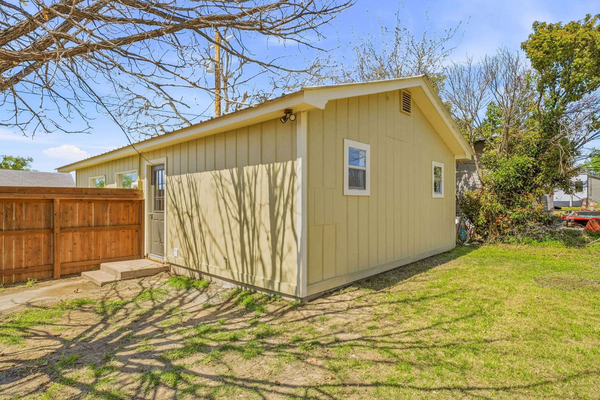 Single Family Residence For Sale in Hamilton County , 600 E Third Street, Hico, Texas 76457, 4 Bedroom, 2 Bathroom, Garage spaces, 2,079 Sqft, built in 1945, Preowned, mls#21218247, Real Estate Agent in Hico, Homes For Sale in Hamilton county, Homes For Sale in Hico, Realtor in Hico Texas, Real Estate Brokerage Independent Realty Texas, Luminita Cordes Realtor