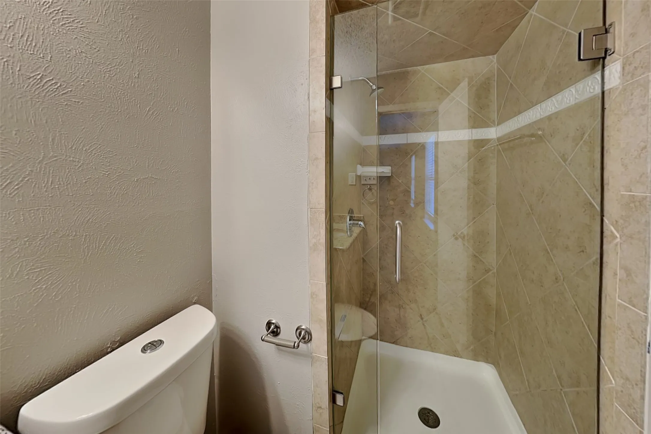 Single Family Residence For Rent in Denton County , 1504 Homestead Street, Flower Mound, Texas 75028, 3 Bedrooms, 3 Bathrooms, 2 Garage spaces, 1,664 Sqft, built in 1983, Preowned, Price $2,400, mls#21218563, Real Estate Agent in Flower Mound, Homes For Rent in Denton county, Homes For Rent in Flower Mound, Realtor in Flower Mound Texas, Real Estate Brokerage Independent Realty Texas, Luminita Cordes Realtor