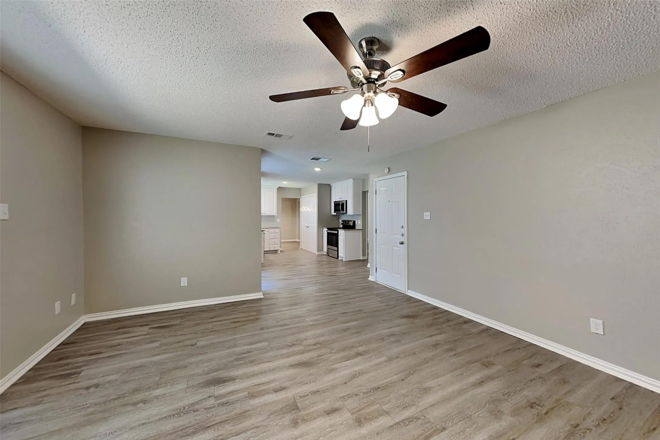 Single Family Residence For Rent in Denton County , 1504 Homestead Street, Flower Mound, Texas 75028, 3 Bedrooms, 3 Bathrooms, 2 Garage spaces, 1,664 Sqft, built in 1983, Preowned, Price $2,400, mls#21218563, Real Estate Agent in Flower Mound, Homes For Rent in Denton county, Homes For Rent in Flower Mound, Realtor in Flower Mound Texas, Real Estate Brokerage Independent Realty Texas, Luminita Cordes Realtor