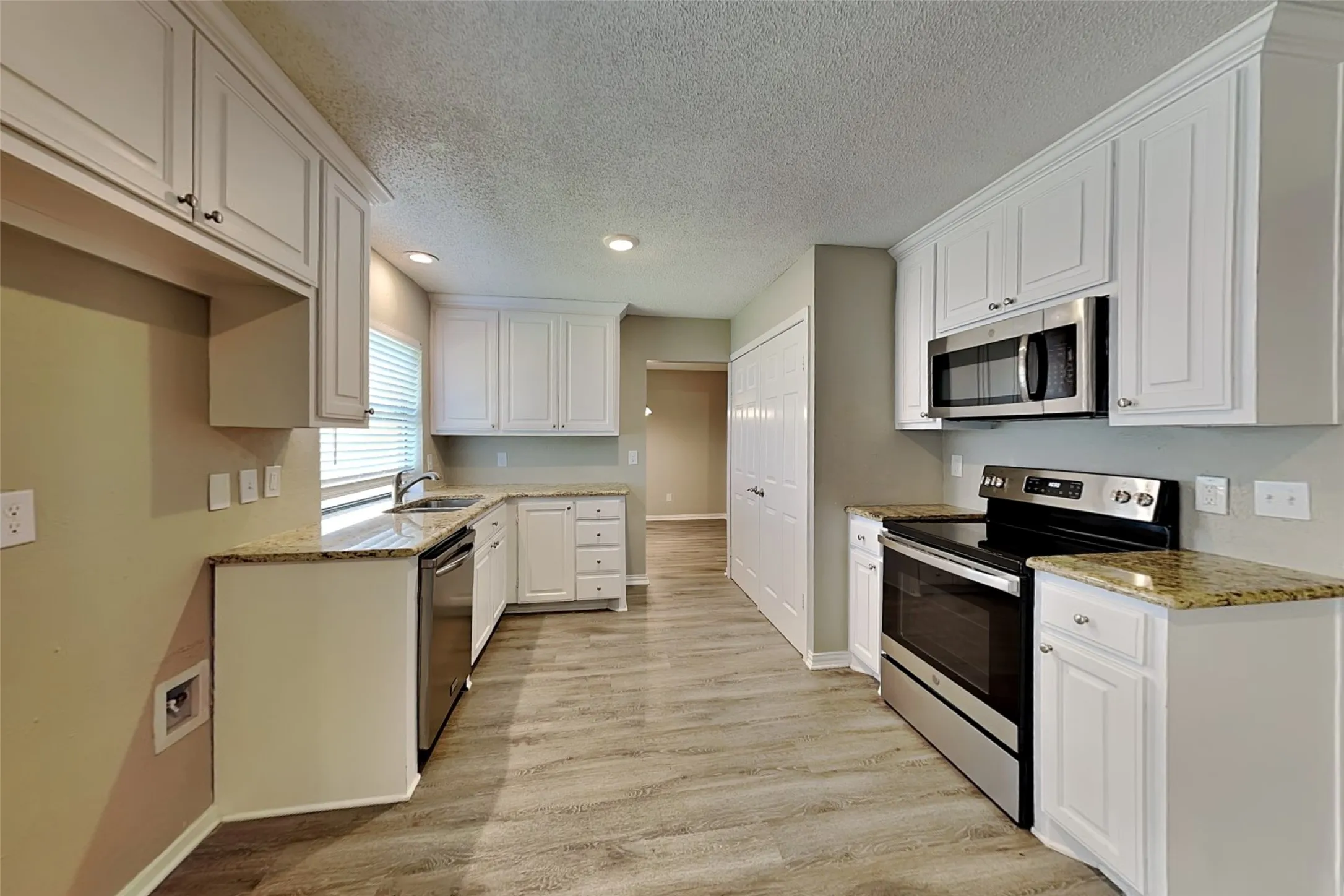 Single Family Residence For Rent in Denton County , 1504 Homestead Street, Flower Mound, Texas 75028, 3 Bedrooms, 3 Bathrooms, 2 Garage spaces, 1,664 Sqft, built in 1983, Preowned, Price $2,400, mls#21218563, Real Estate Agent in Flower Mound, Homes For Rent in Denton county, Homes For Rent in Flower Mound, Realtor in Flower Mound Texas, Real Estate Brokerage Independent Realty Texas, Luminita Cordes Realtor