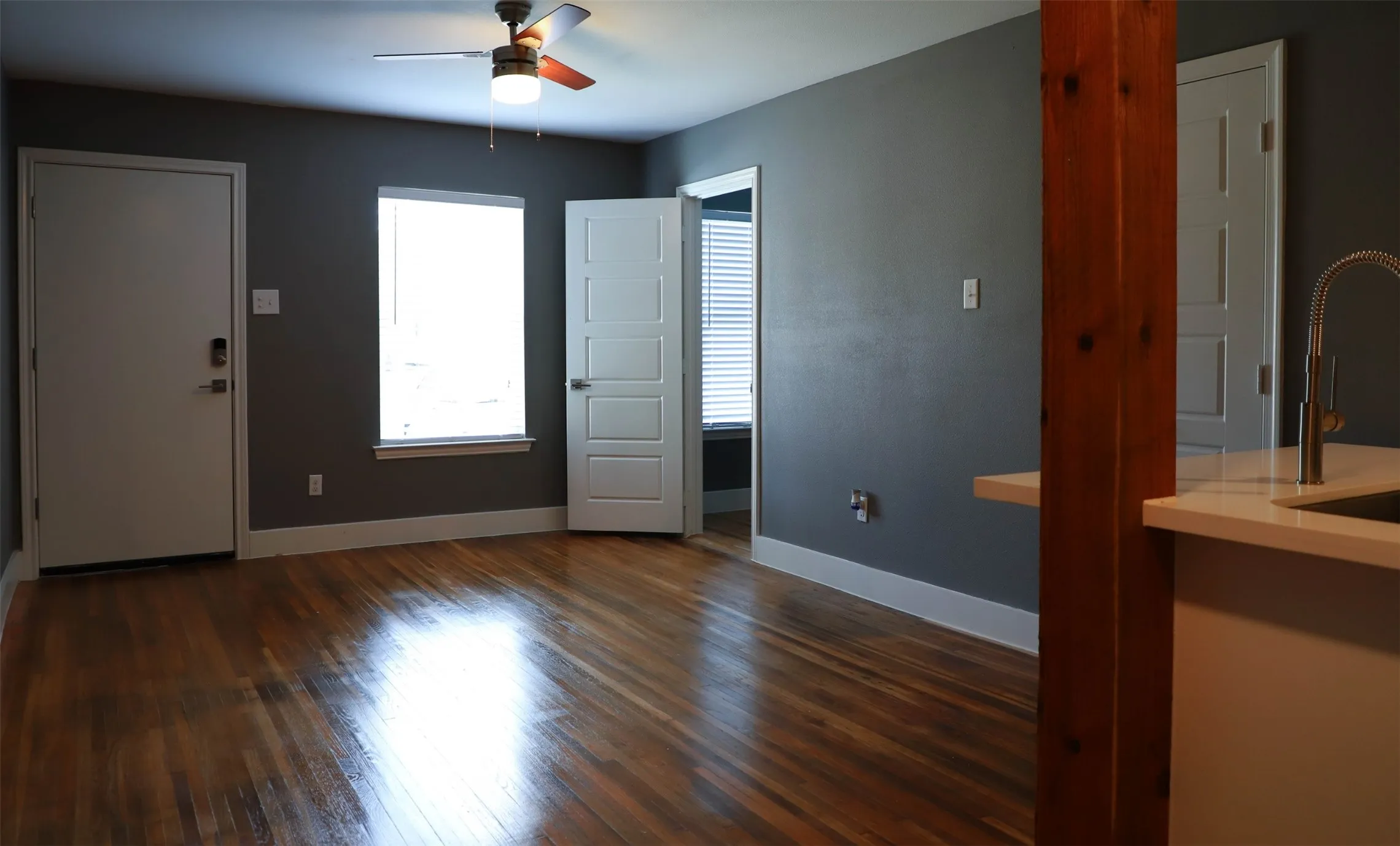 Duplex For Sale in Dallas County , 3709 Mount Royal Street, Dallas, Texas 75211, 4 Bedroom, 2 Bathroom, 3 Garage spaces, 0 Sqft, built in 1942, Preowned, mls#21218384, Real Estate Agent in Dallas, Homes For Sale in Dallas county, Homes For Sale in Dallas, Realtor in Dallas Texas, Real Estate Brokerage Independent Realty Texas, Luminita Cordes Realtor