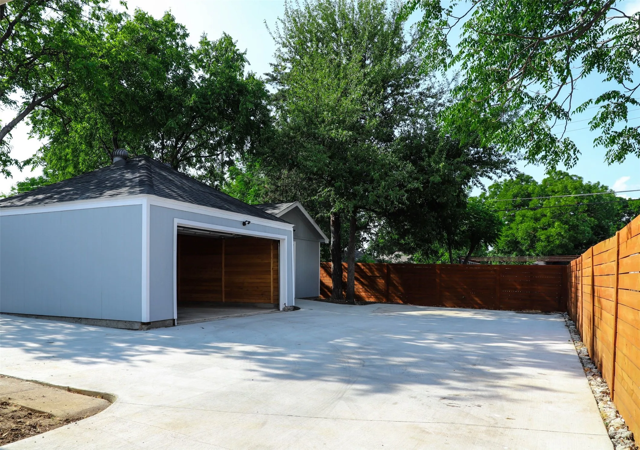Duplex For Sale in Dallas County , 3709 Mount Royal Street, Dallas, Texas 75211, 4 Bedroom, 2 Bathroom, 3 Garage spaces, 0 Sqft, built in 1942, Preowned, mls#21218384, Real Estate Agent in Dallas, Homes For Sale in Dallas county, Homes For Sale in Dallas, Realtor in Dallas Texas, Real Estate Brokerage Independent Realty Texas, Luminita Cordes Realtor