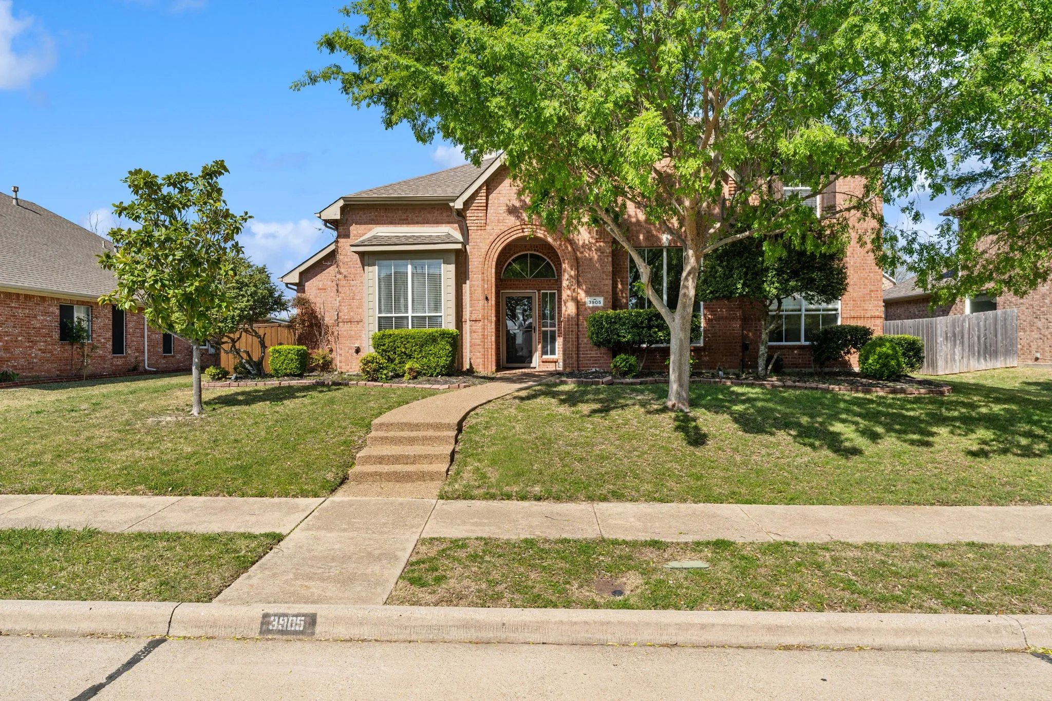 Single Family Residence For Sale in Rockwall County , 3905 Lakeside Drive, Rowlett, Texas 75088, 5 Bedroom, 3 Bathroom, 2 Garage spaces, 2,922 Sqft, built in 1996, Price $500,000, mls#21218610, Real Estate Agent in Rowlett, Homes For Sale in Rockwall county, Homes For Sale in Rowlett, Realtor in Rowlett Texas, Real Estate Brokerage Independent Realty Texas, Luminita Cordes Realtor
