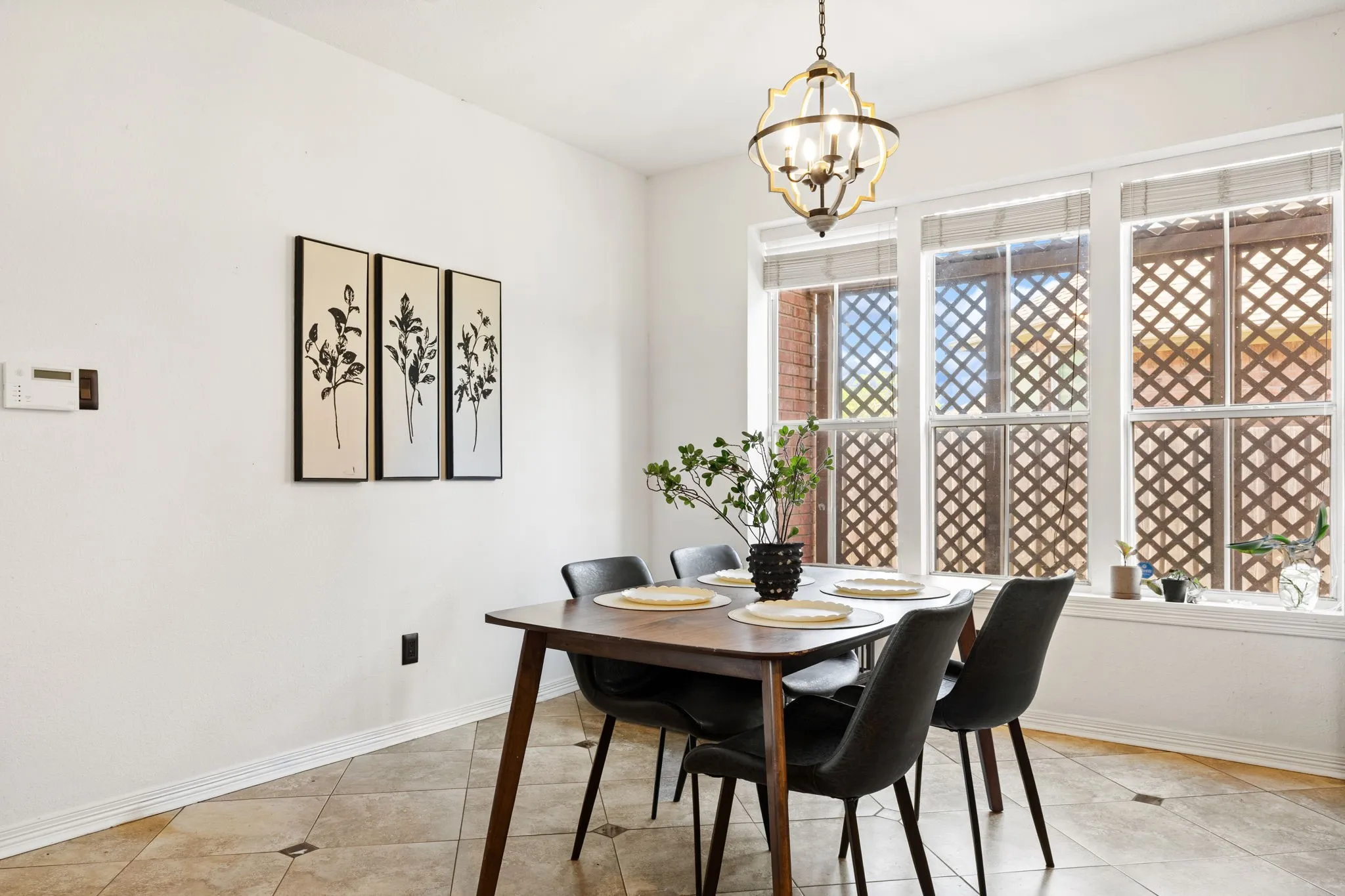 Dining area with a chandelier and light tile patterned flooring