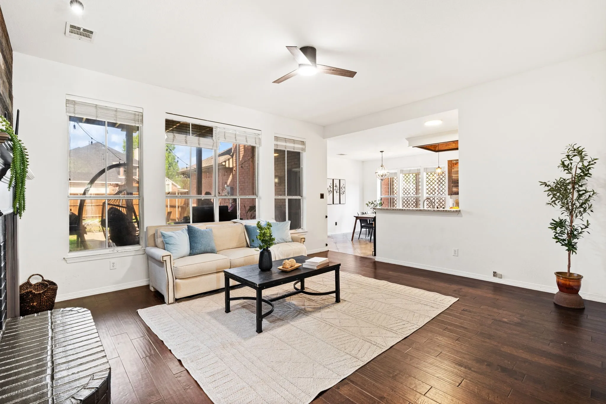 Living room featuring dark wood-style floors and ceiling fan