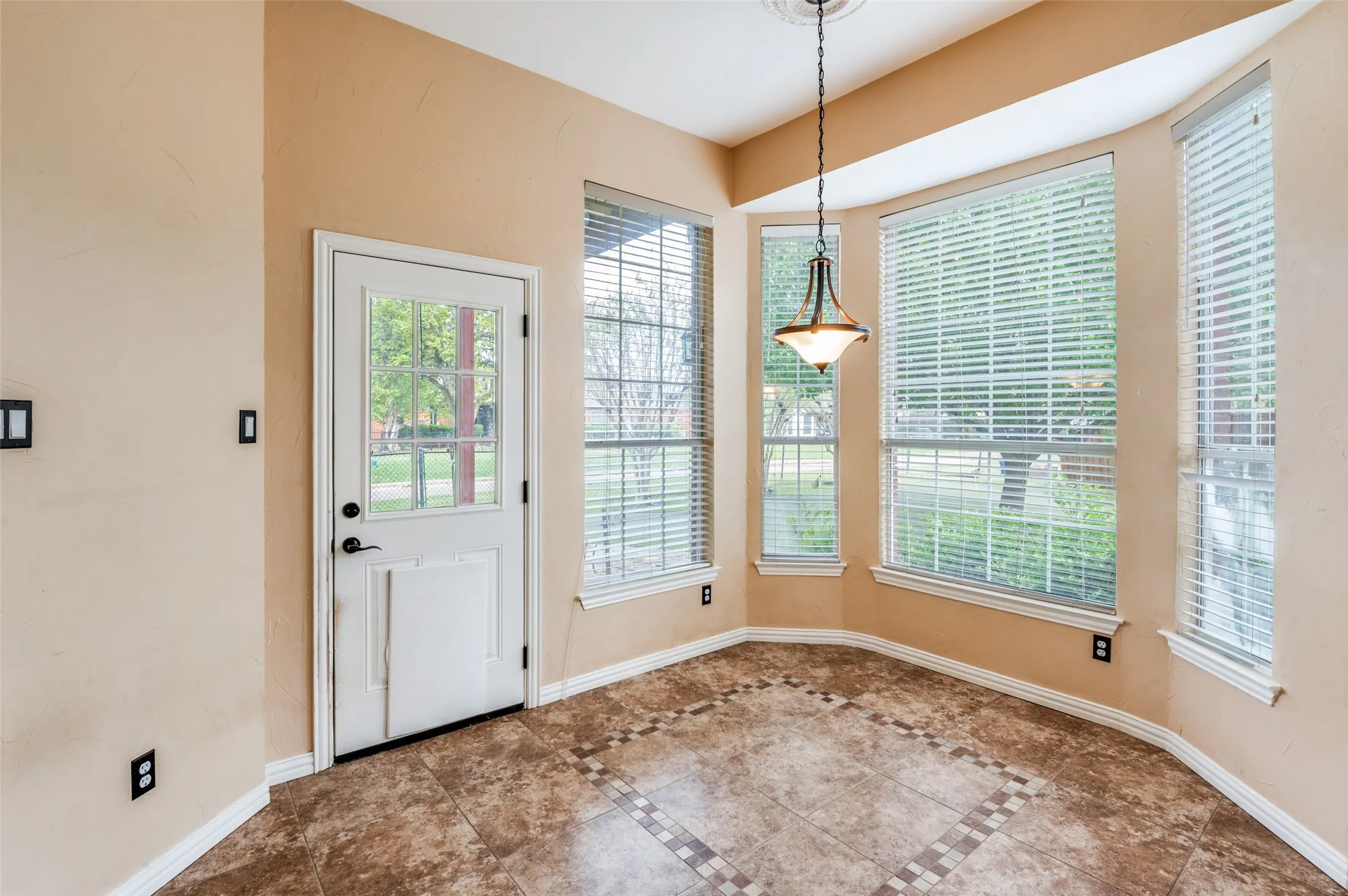 Single Family Residence For Sale in Collin County , 5613 Vicksburg Place, Frisco, Texas 75035, 4 Bedroom, 3 Bathroom, 2 Garage spaces, 2,532 Sqft, built in 1993, mls#21218646, Real Estate Agent in Frisco, Homes For Sale in Collin county, Homes For Sale in Frisco, Realtor in Frisco Texas, Real Estate Brokerage Independent Realty Texas, Luminita Cordes Realtor