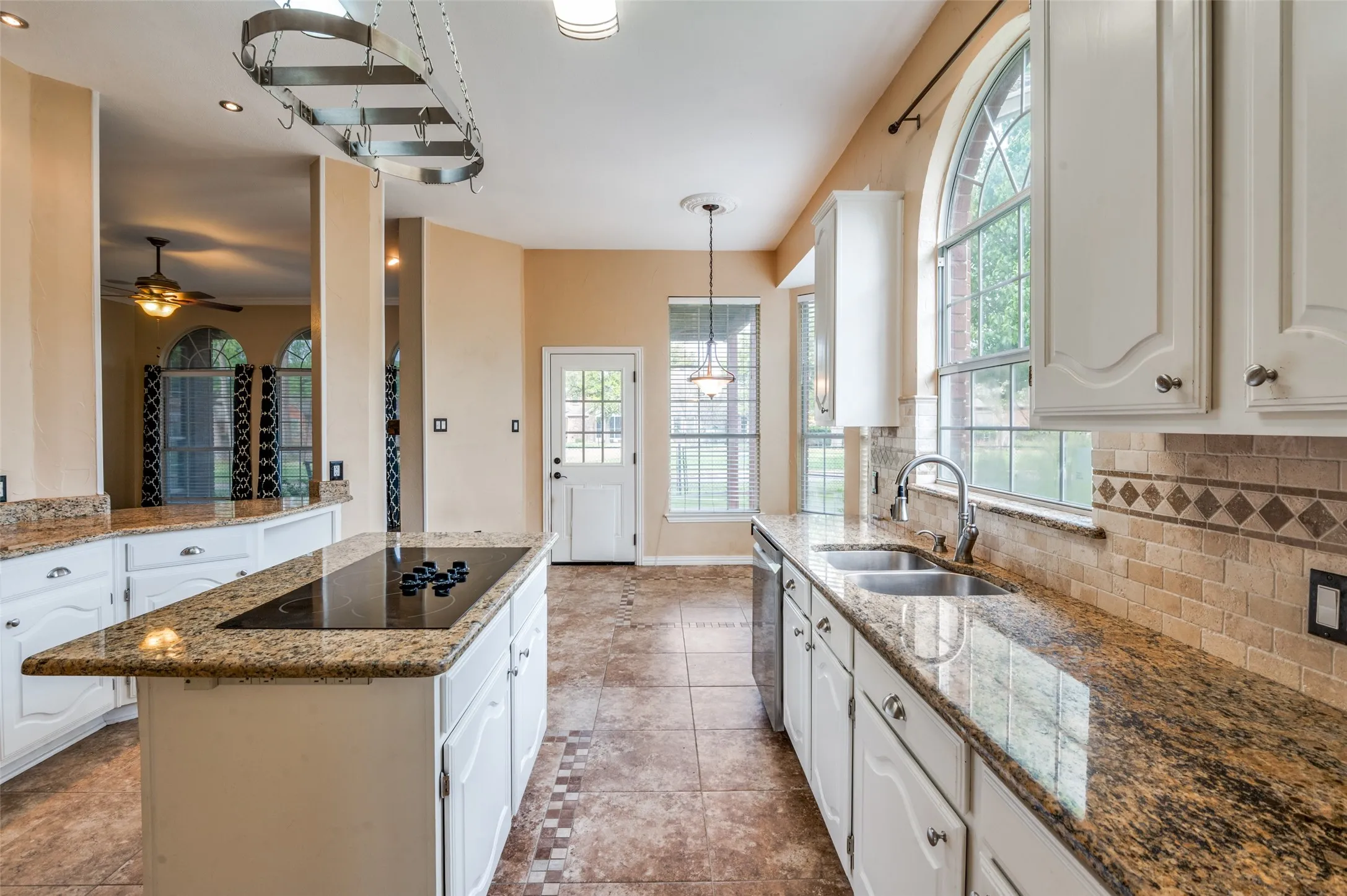 Single Family Residence For Sale in Collin County , 5613 Vicksburg Place, Frisco, Texas 75035, 4 Bedroom, 3 Bathroom, 2 Garage spaces, 2,532 Sqft, built in 1993, mls#21218646, Real Estate Agent in Frisco, Homes For Sale in Collin county, Homes For Sale in Frisco, Realtor in Frisco Texas, Real Estate Brokerage Independent Realty Texas, Luminita Cordes Realtor
