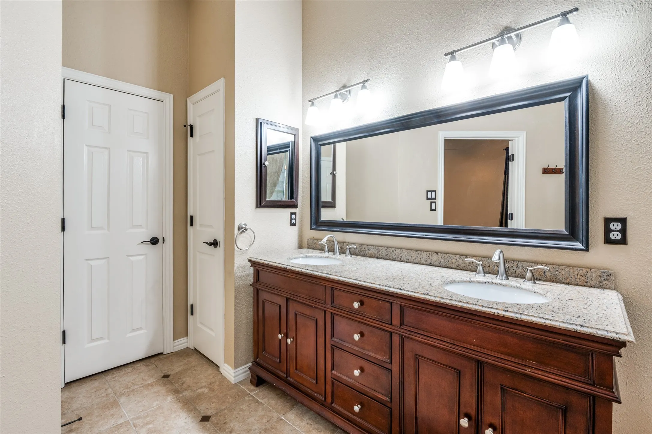 Single Family Residence For Sale in Collin County , 5613 Vicksburg Place, Frisco, Texas 75035, 4 Bedroom, 3 Bathroom, 2 Garage spaces, 2,532 Sqft, built in 1993, mls#21218646, Real Estate Agent in Frisco, Homes For Sale in Collin county, Homes For Sale in Frisco, Realtor in Frisco Texas, Real Estate Brokerage Independent Realty Texas, Luminita Cordes Realtor