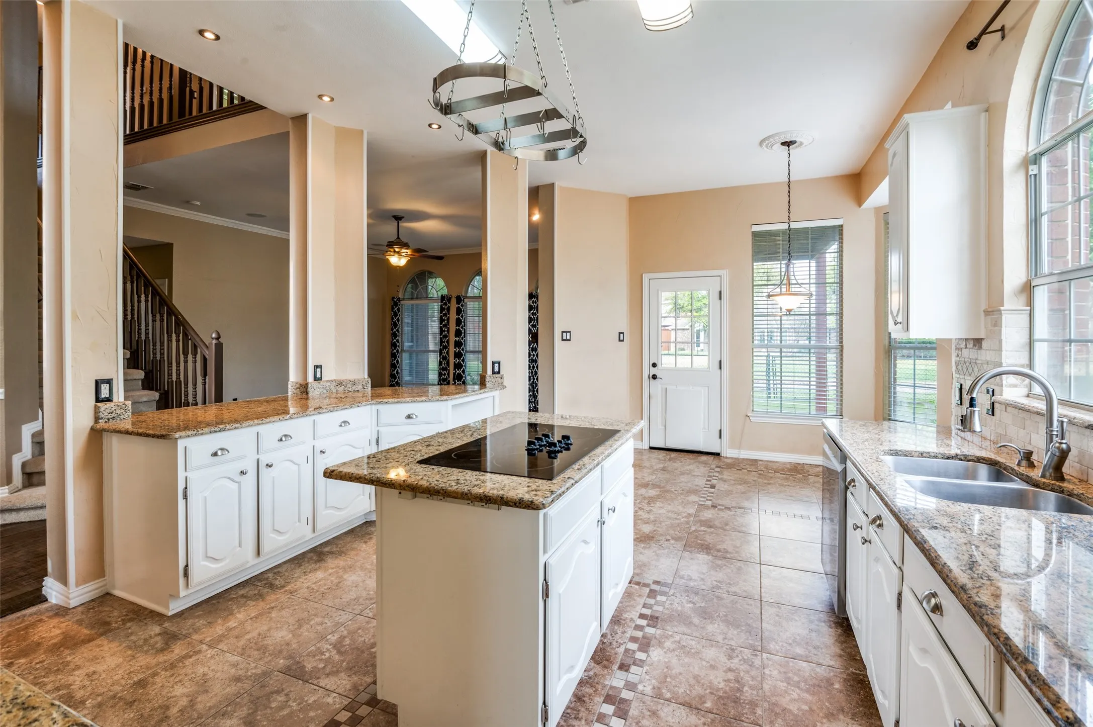 Single Family Residence For Sale in Collin County , 5613 Vicksburg Place, Frisco, Texas 75035, 4 Bedroom, 3 Bathroom, 2 Garage spaces, 2,532 Sqft, built in 1993, mls#21218646, Real Estate Agent in Frisco, Homes For Sale in Collin county, Homes For Sale in Frisco, Realtor in Frisco Texas, Real Estate Brokerage Independent Realty Texas, Luminita Cordes Realtor