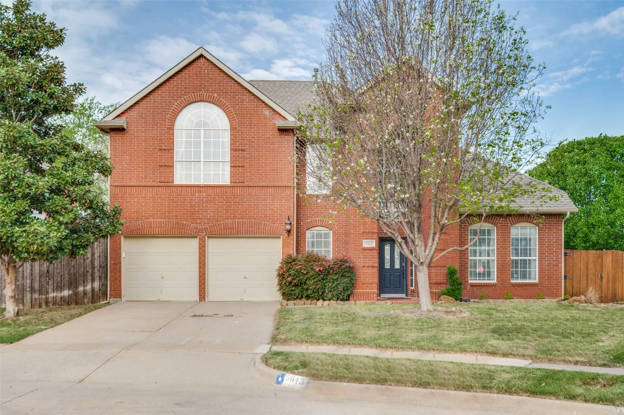 Single Family Residence For Sale in Collin County , 5613 Vicksburg Place, Frisco, Texas 75035, 4 Bedroom, 3 Bathroom, 2 Garage spaces, 2,532 Sqft, built in 1993, mls#21218646, Real Estate Agent in Frisco, Homes For Sale in Collin county, Homes For Sale in Frisco, Realtor in Frisco Texas, Real Estate Brokerage Independent Realty Texas, Luminita Cordes Realtor