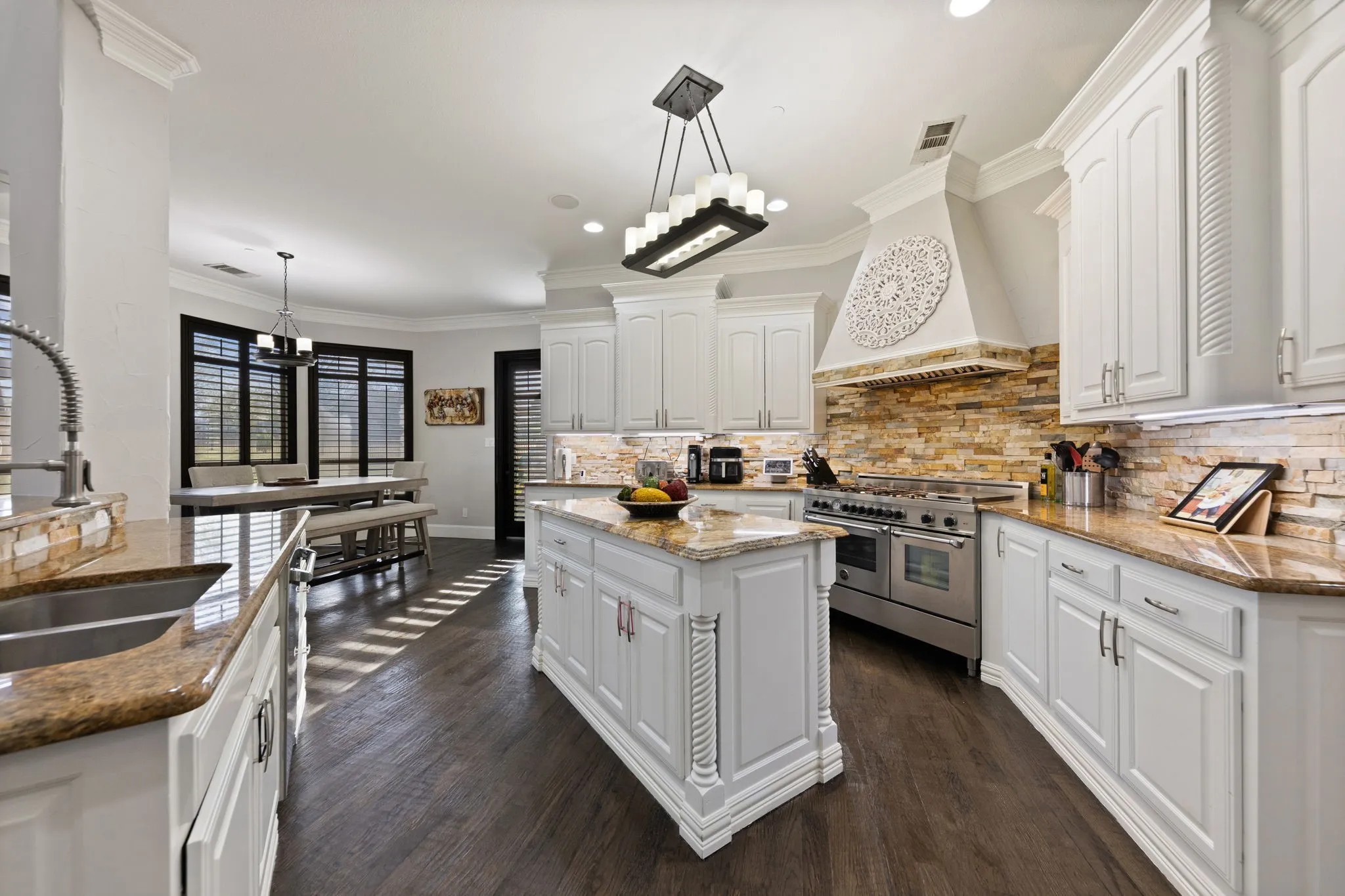 Single Family Residence For Sale in Dallas County , 332 Sedona Falls Drive, Sunnyvale, Texas 75182, 6 Bedroom, 5 Bathroom, 4 Garage spaces, 6,581 Sqft, built in 2005, mls#21218604, Real Estate Agent in Sunnyvale, Homes For Sale in Dallas county, Homes For Sale in Sunnyvale, Realtor in Sunnyvale Texas, Real Estate Brokerage Independent Realty Texas, Luminita Cordes Realtor