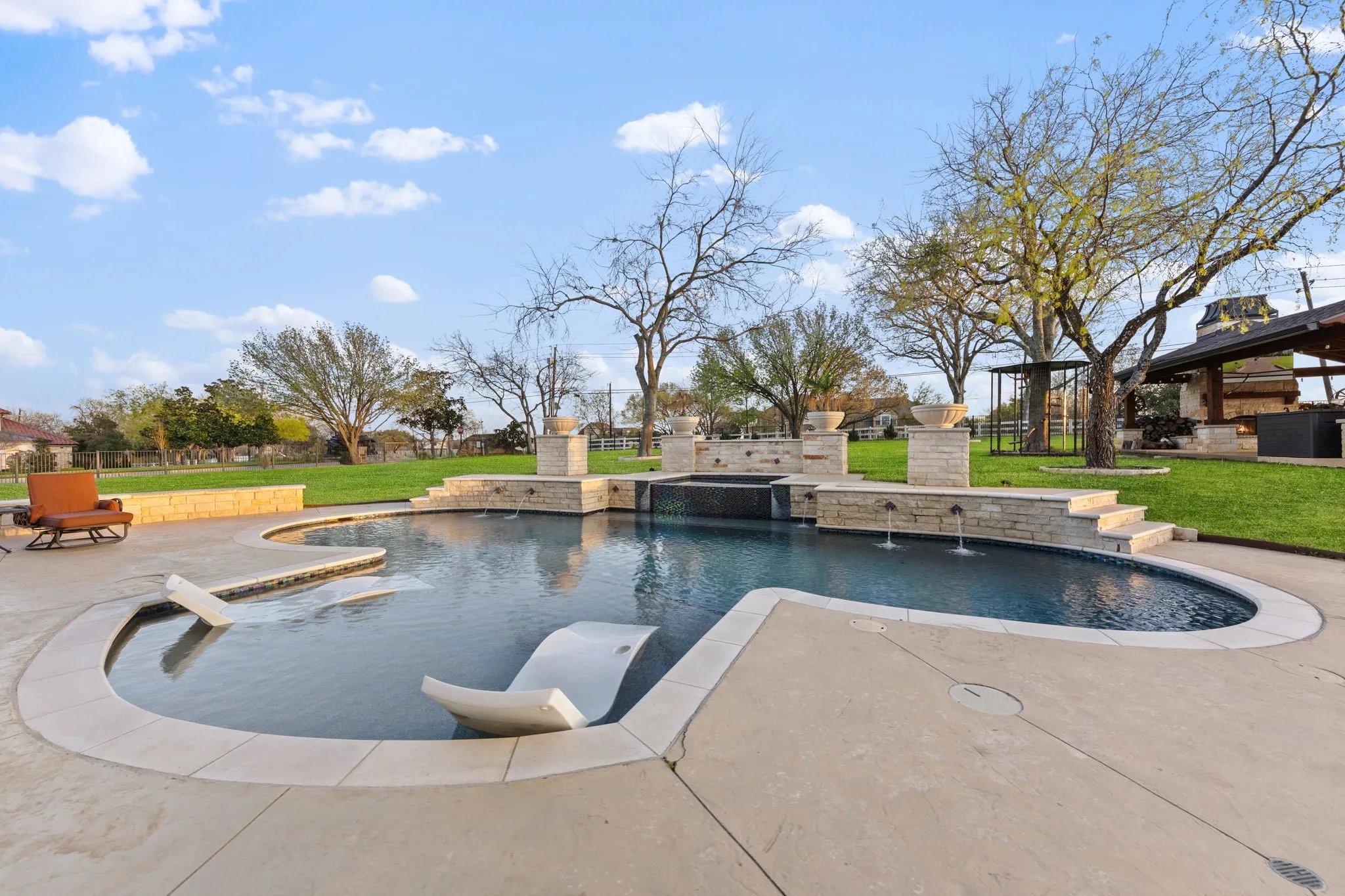 Single Family Residence For Sale in Dallas County , 332 Sedona Falls Drive, Sunnyvale, Texas 75182, 6 Bedroom, 5 Bathroom, 4 Garage spaces, 6,581 Sqft, built in 2005, mls#21218604, Real Estate Agent in Sunnyvale, Homes For Sale in Dallas county, Homes For Sale in Sunnyvale, Realtor in Sunnyvale Texas, Real Estate Brokerage Independent Realty Texas, Luminita Cordes Realtor