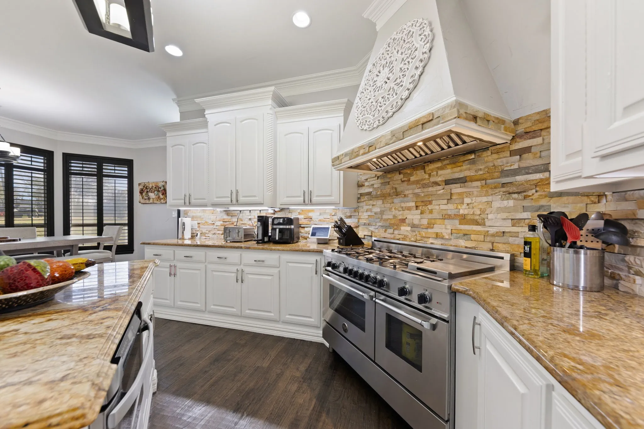 Single Family Residence For Sale in Dallas County , 332 Sedona Falls Drive, Sunnyvale, Texas 75182, 6 Bedroom, 5 Bathroom, 4 Garage spaces, 6,581 Sqft, built in 2005, mls#21218604, Real Estate Agent in Sunnyvale, Homes For Sale in Dallas county, Homes For Sale in Sunnyvale, Realtor in Sunnyvale Texas, Real Estate Brokerage Independent Realty Texas, Luminita Cordes Realtor