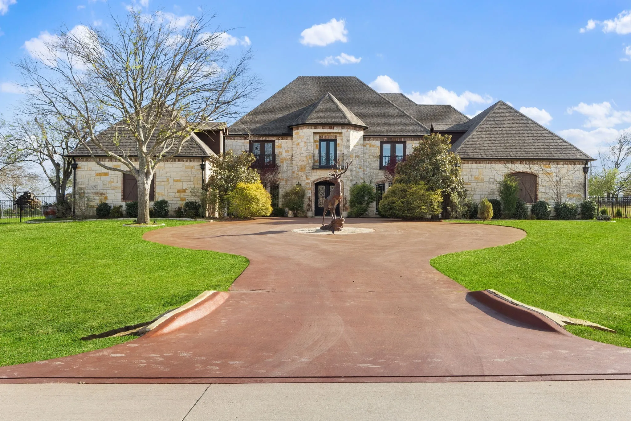 Single Family Residence For Sale in Dallas County , 332 Sedona Falls Drive, Sunnyvale, Texas 75182, 6 Bedrooms, 5 Bathrooms, 4 Garage spaces, 6,581 Sqft, built in 2005, Price $1,375,000, mls#21218604, Real Estate Agent in Sunnyvale, Homes For Sale in Dallas county, Homes For Sale in Sunnyvale, Realtor in Sunnyvale Texas, Real Estate Brokerage Independent Realty Texas, Luminita Cordes Realtor