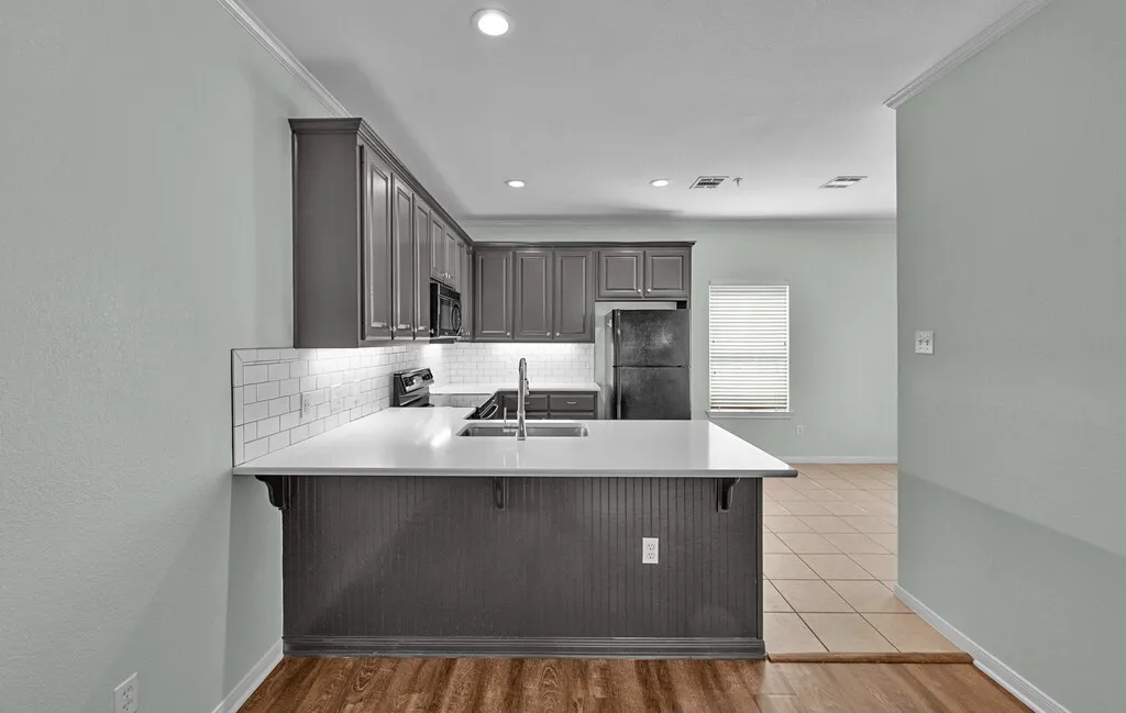 Condominium For Sale in Mc Lennan County , 1701 S 12th Street 1204, Waco, Texas 76706, 2 Bedroom, 3 Bathroom, Garage spaces, 1,247 Sqft, built in 2003, Preowned, mls#21217419, Real Estate Agent in Waco, Homes For Sale in Mc Lennan county, Homes For Sale in Waco, Realtor in Waco Texas, Real Estate Brokerage Independent Realty Texas, Luminita Cordes Realtor