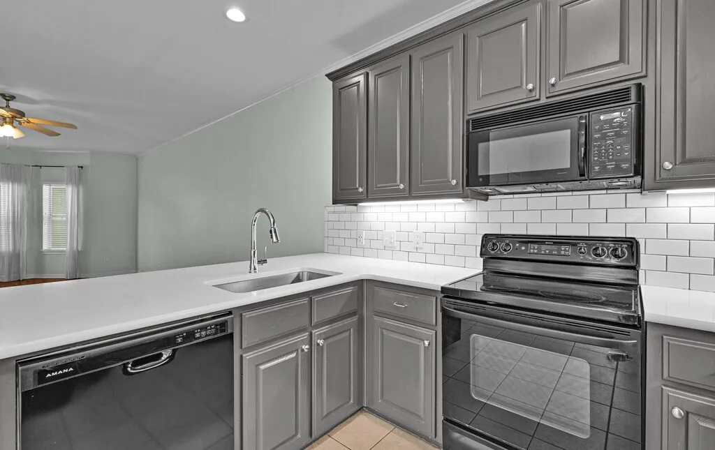 Condominium For Sale in Mc Lennan County , 1701 S 12th Street 1204, Waco, Texas 76706, 2 Bedroom, 3 Bathroom, Garage spaces, 1,247 Sqft, built in 2003, Preowned, mls#21217419, Real Estate Agent in Waco, Homes For Sale in Mc Lennan county, Homes For Sale in Waco, Realtor in Waco Texas, Real Estate Brokerage Independent Realty Texas, Luminita Cordes Realtor