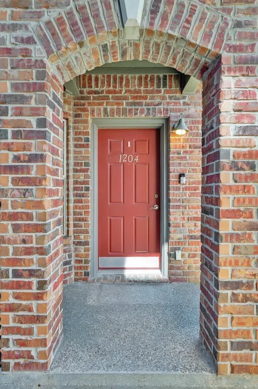 Condominium For Sale in Mc Lennan County , 1701 S 12th Street 1204, Waco, Texas 76706, 2 Bedroom, 3 Bathroom, Garage spaces, 1,247 Sqft, built in 2003, Preowned, mls#21217419, Real Estate Agent in Waco, Homes For Sale in Mc Lennan county, Homes For Sale in Waco, Realtor in Waco Texas, Real Estate Brokerage Independent Realty Texas, Luminita Cordes Realtor