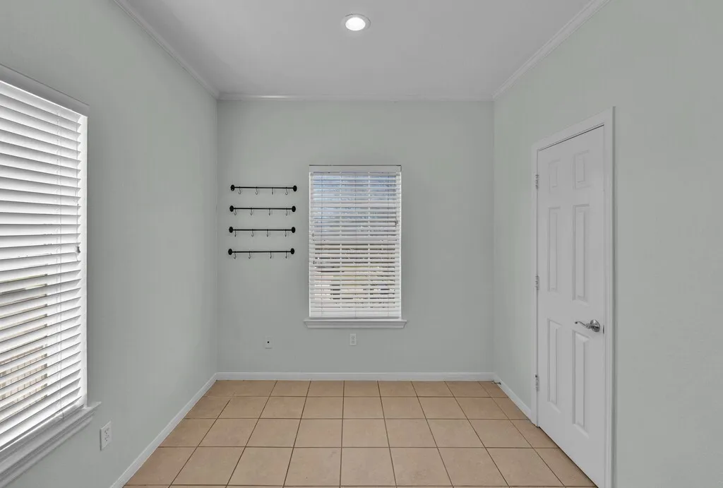 Condominium For Sale in Mc Lennan County , 1701 S 12th Street 1204, Waco, Texas 76706, 2 Bedroom, 3 Bathroom, Garage spaces, 1,247 Sqft, built in 2003, Preowned, mls#21217419, Real Estate Agent in Waco, Homes For Sale in Mc Lennan county, Homes For Sale in Waco, Realtor in Waco Texas, Real Estate Brokerage Independent Realty Texas, Luminita Cordes Realtor