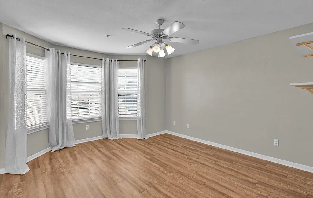Condominium For Sale in Mc Lennan County , 1701 S 12th Street 1204, Waco, Texas 76706, 2 Bedroom, 3 Bathroom, Garage spaces, 1,247 Sqft, built in 2003, Preowned, mls#21217419, Real Estate Agent in Waco, Homes For Sale in Mc Lennan county, Homes For Sale in Waco, Realtor in Waco Texas, Real Estate Brokerage Independent Realty Texas, Luminita Cordes Realtor