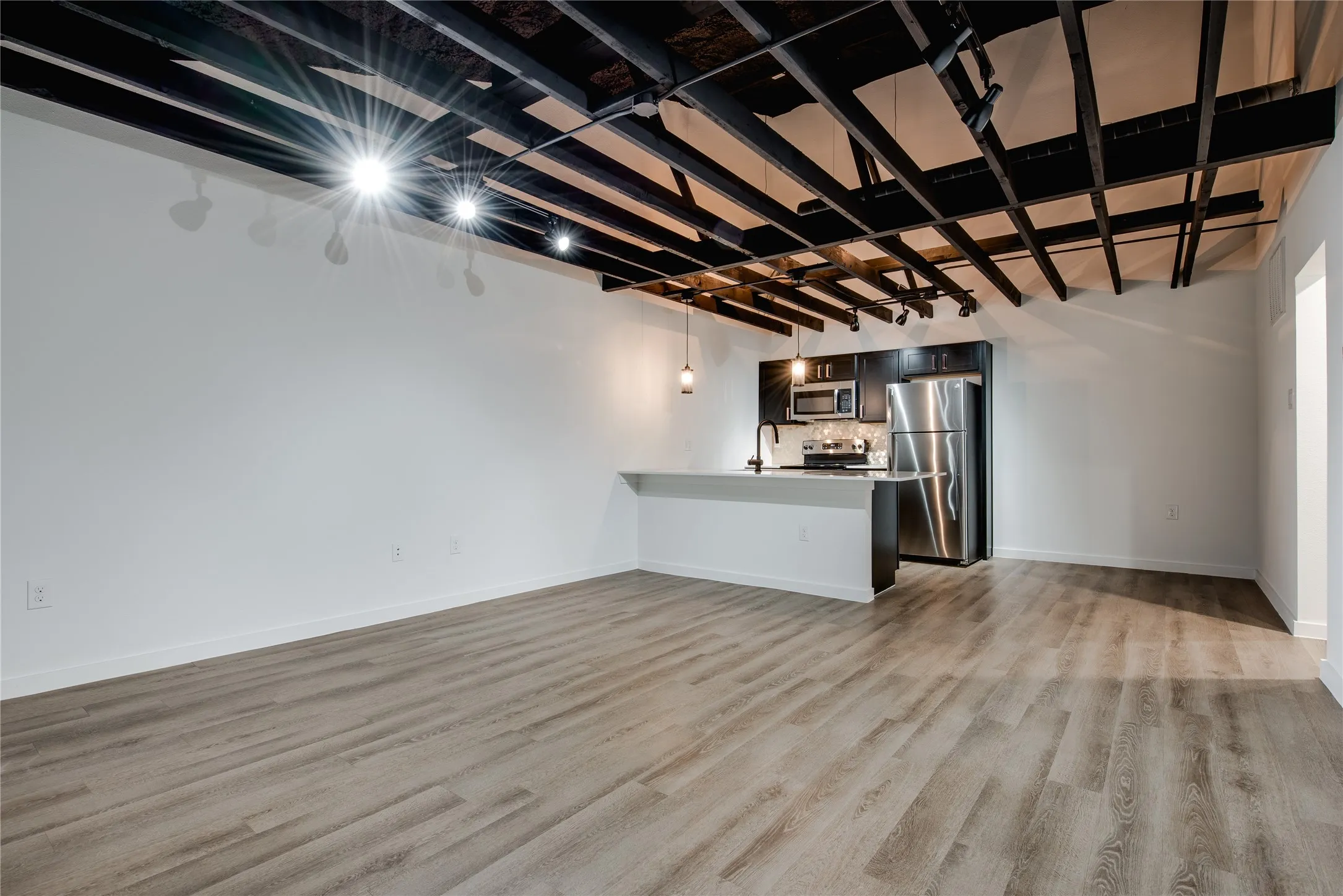Apartment For Sale in Dallas County , 5103-5111 Live Oak Street, Dallas, Texas 75206, 60 Bedroom, 44 Bathroom, Garage spaces, 0 Sqft, built in 1957, Preowned, mls#21218719, Real Estate Agent in Dallas, Homes For Sale in Dallas county, Homes For Sale in Dallas, Realtor in Dallas Texas, Real Estate Brokerage Independent Realty Texas, Luminita Cordes Realtor