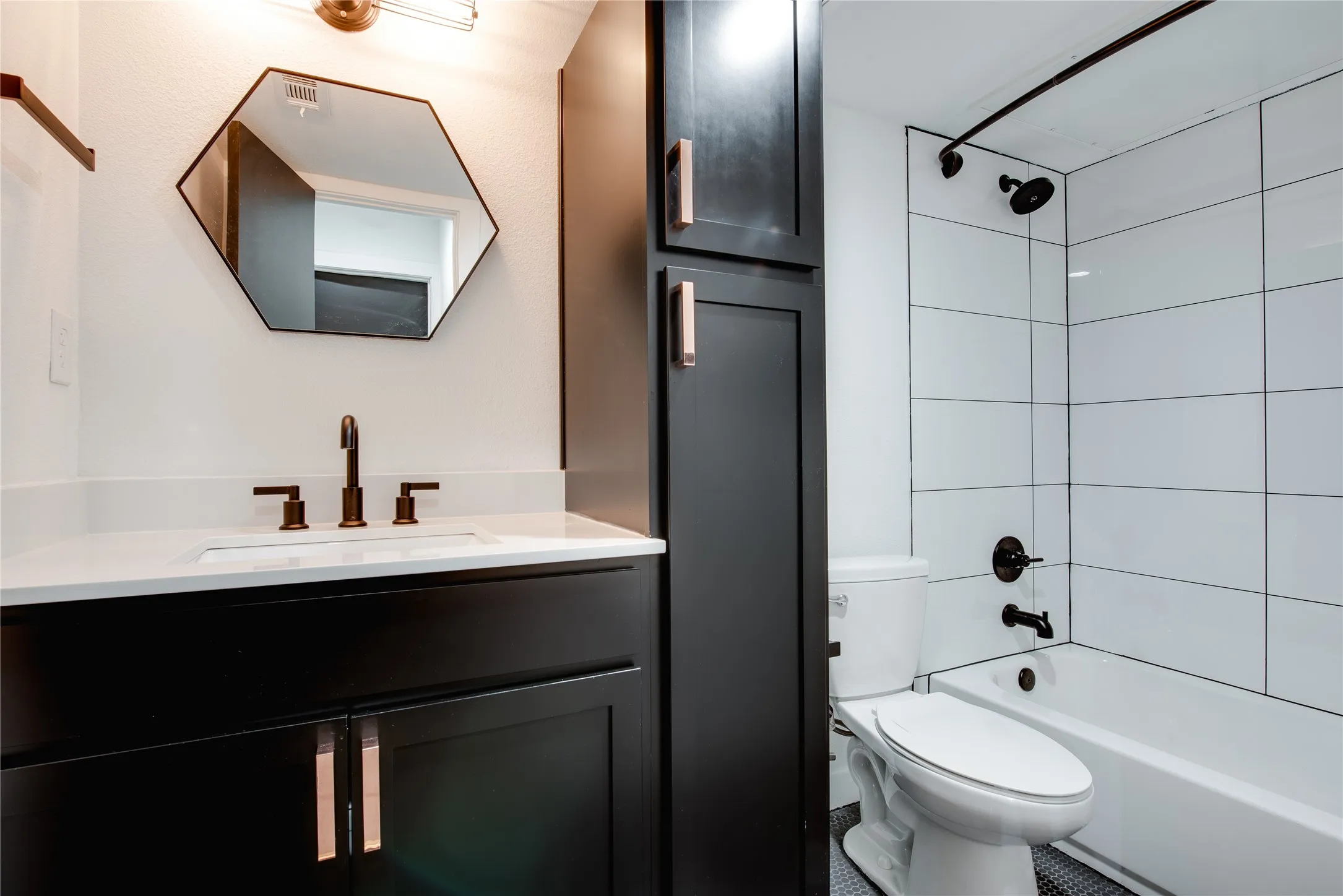 Apartment For Sale in Dallas County , 5103-5111 Live Oak Street, Dallas, Texas 75206, 60 Bedroom, 44 Bathroom, Garage spaces, 0 Sqft, built in 1957, Preowned, mls#21218719, Real Estate Agent in Dallas, Homes For Sale in Dallas county, Homes For Sale in Dallas, Realtor in Dallas Texas, Real Estate Brokerage Independent Realty Texas, Luminita Cordes Realtor