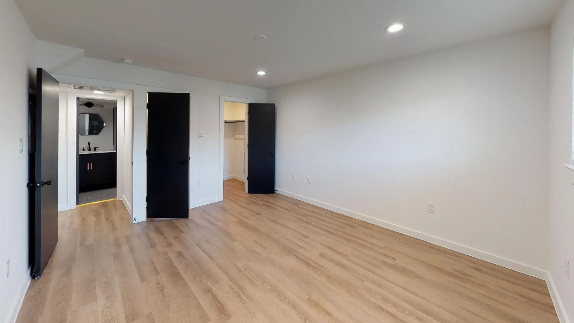 Apartment For Sale in Dallas County , 5103-5111 Live Oak Street, Dallas, Texas 75206, 60 Bedroom, 44 Bathroom, Garage spaces, 0 Sqft, built in 1957, Preowned, mls#21218719, Real Estate Agent in Dallas, Homes For Sale in Dallas county, Homes For Sale in Dallas, Realtor in Dallas Texas, Real Estate Brokerage Independent Realty Texas, Luminita Cordes Realtor