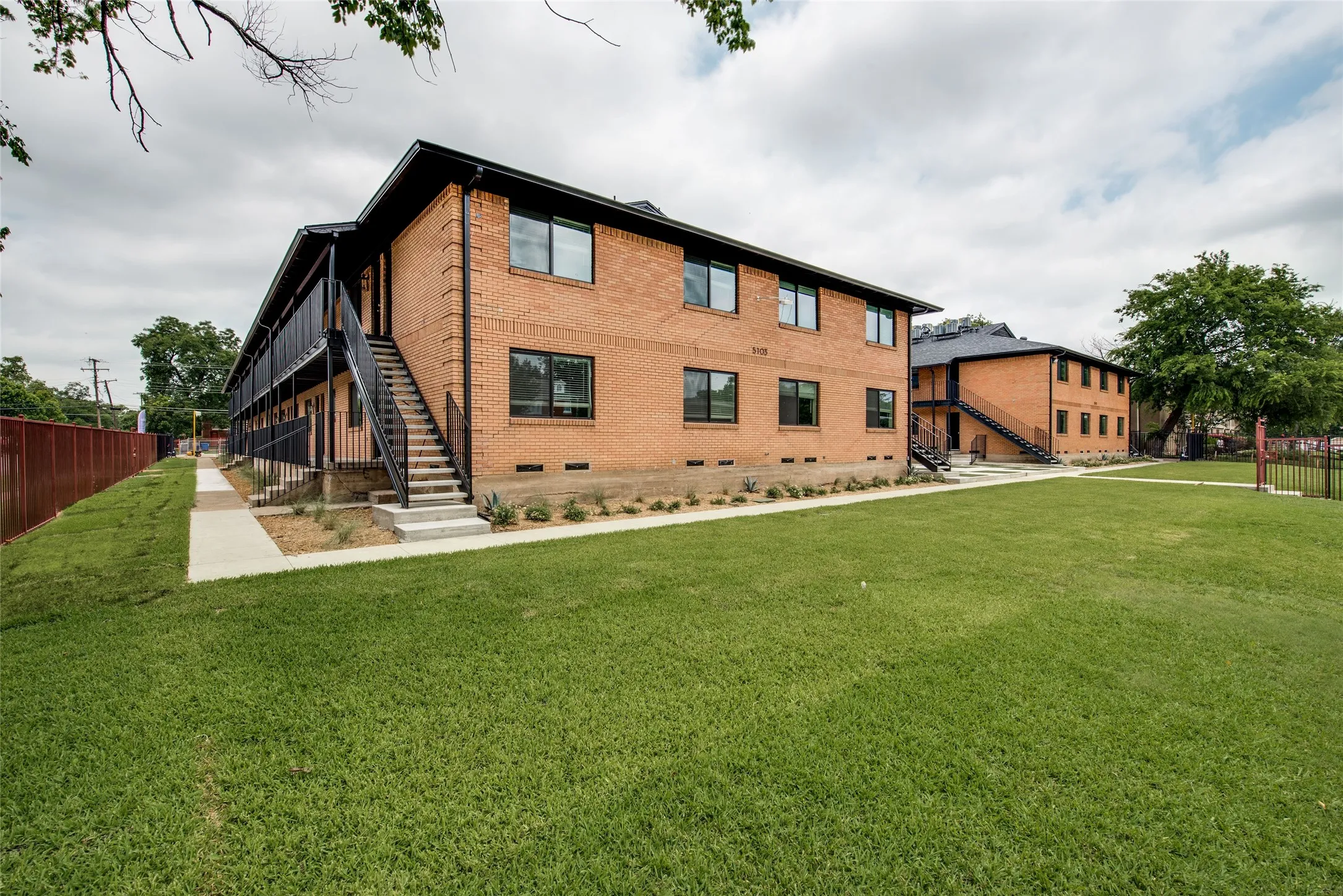 Apartment For Sale in Dallas County , 5103-5111 Live Oak Street, Dallas, Texas 75206, 60 Bedroom, 44 Bathroom, Garage spaces, 0 Sqft, built in 1957, Preowned, mls#21218719, Real Estate Agent in Dallas, Homes For Sale in Dallas county, Homes For Sale in Dallas, Realtor in Dallas Texas, Real Estate Brokerage Independent Realty Texas, Luminita Cordes Realtor