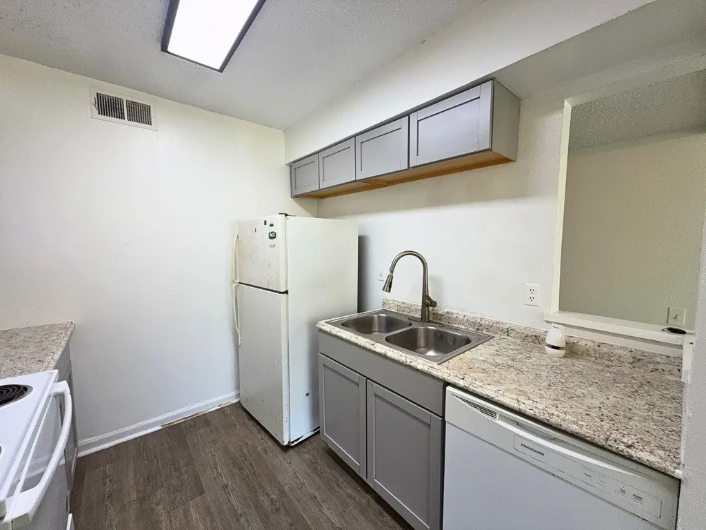 Townhouse For Rent in Dallas County , 2613 Amherst Court, Irving, Texas 75038, 3 Bedroom, 2 Bathroom, Garage spaces, 1,150 Sqft, built in 1973, Preowned, mls#21218774, Real Estate Agent in Irving, Homes For Rent in Dallas county, Homes For Rent in Irving, Realtor in Irving Texas, Real Estate Brokerage Independent Realty Texas, Luminita Cordes Realtor