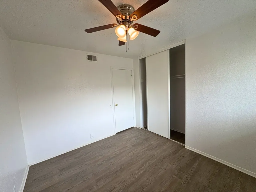 Townhouse For Rent in Dallas County , 2613 Amherst Court, Irving, Texas 75038, 3 Bedroom, 2 Bathroom, Garage spaces, 1,150 Sqft, built in 1973, Preowned, mls#21218774, Real Estate Agent in Irving, Homes For Rent in Dallas county, Homes For Rent in Irving, Realtor in Irving Texas, Real Estate Brokerage Independent Realty Texas, Luminita Cordes Realtor