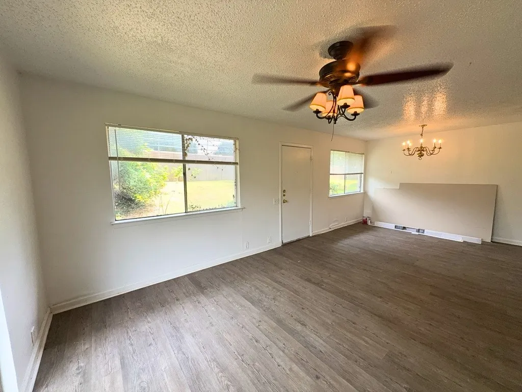 Townhouse For Rent in Dallas County , 2613 Amherst Court, Irving, Texas 75038, 3 Bedroom, 2 Bathroom, Garage spaces, 1,150 Sqft, built in 1973, Preowned, mls#21218774, Real Estate Agent in Irving, Homes For Rent in Dallas county, Homes For Rent in Irving, Realtor in Irving Texas, Real Estate Brokerage Independent Realty Texas, Luminita Cordes Realtor