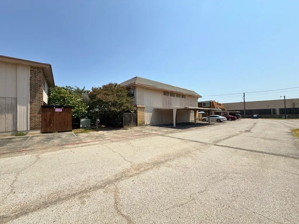 Townhouse For Rent in Dallas County , 2613 Amherst Court, Irving, Texas 75038, 3 Bedroom, 2 Bathroom, Garage spaces, 1,150 Sqft, built in 1973, Preowned, mls#21218774, Real Estate Agent in Irving, Homes For Rent in Dallas county, Homes For Rent in Irving, Realtor in Irving Texas, Real Estate Brokerage Independent Realty Texas, Luminita Cordes Realtor