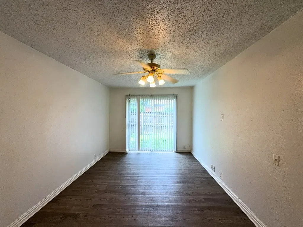 Townhouse For Rent in Dallas County , 2613 Amherst Court, Irving, Texas 75038, 3 Bedroom, 2 Bathroom, Garage spaces, 1,150 Sqft, built in 1973, Preowned, mls#21218774, Real Estate Agent in Irving, Homes For Rent in Dallas county, Homes For Rent in Irving, Realtor in Irving Texas, Real Estate Brokerage Independent Realty Texas, Luminita Cordes Realtor