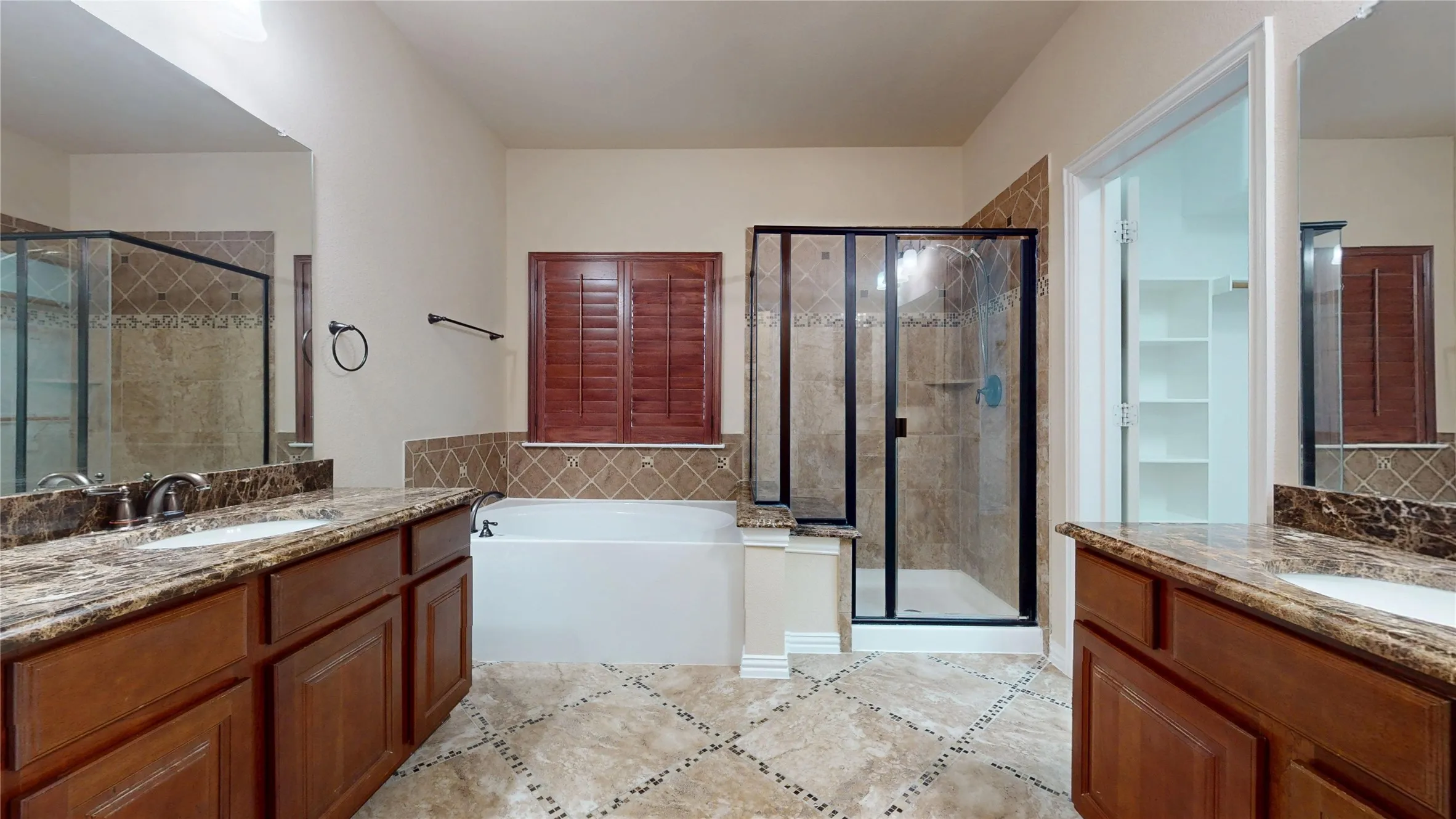 Single Family Residence For Sale in Collin County , 4204 Bent Creek Road, Mc Kinney, Texas 75071, 5 Bedroom, 5 Bathroom, 2 Garage spaces, 4,585 Sqft, built in 2011, New Construction - Complete, mls#21218663, Real Estate Agent in Mc Kinney, Homes For Sale in Collin county, Homes For Sale in Mc Kinney, Realtor in Mc Kinney Texas, Real Estate Brokerage Independent Realty Texas, Luminita Cordes Realtor