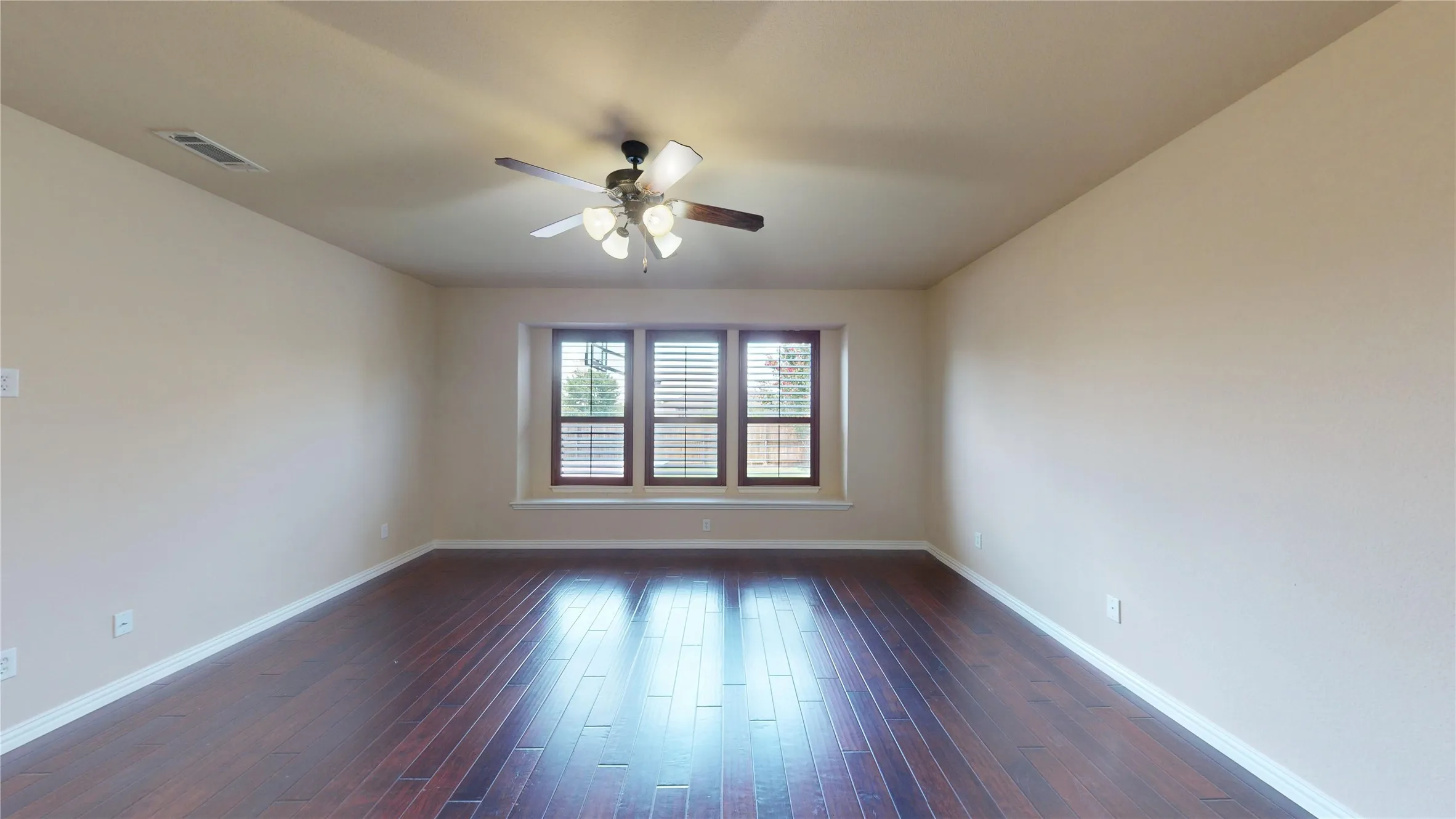 Single Family Residence For Sale in Collin County , 4204 Bent Creek Road, Mc Kinney, Texas 75071, 5 Bedroom, 5 Bathroom, 2 Garage spaces, 4,585 Sqft, built in 2011, New Construction - Complete, mls#21218663, Real Estate Agent in Mc Kinney, Homes For Sale in Collin county, Homes For Sale in Mc Kinney, Realtor in Mc Kinney Texas, Real Estate Brokerage Independent Realty Texas, Luminita Cordes Realtor