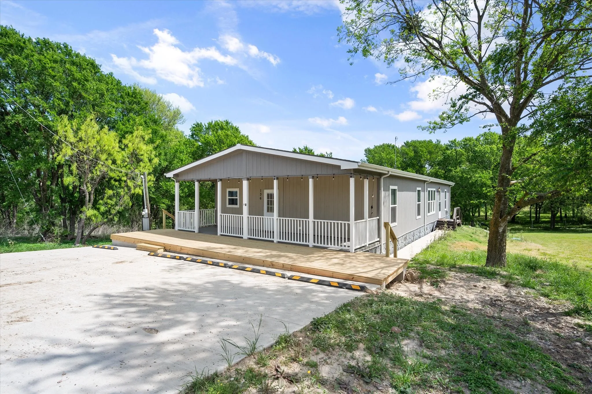Mobile Home For Sale in Navarro County , 136 SE County Road 3048, Corsicana, Texas 75109, 3 Bedrooms, 2 Bathrooms, Garage spaces, 2,176 Sqft, built in 2017, Preowned, Price $279,000, mls#21204073, Real Estate Agent in Corsicana, Homes For Sale in Navarro county, Homes For Sale in Corsicana, Realtor in Corsicana Texas, Real Estate Brokerage Independent Realty Texas, Luminita Cordes Realtor