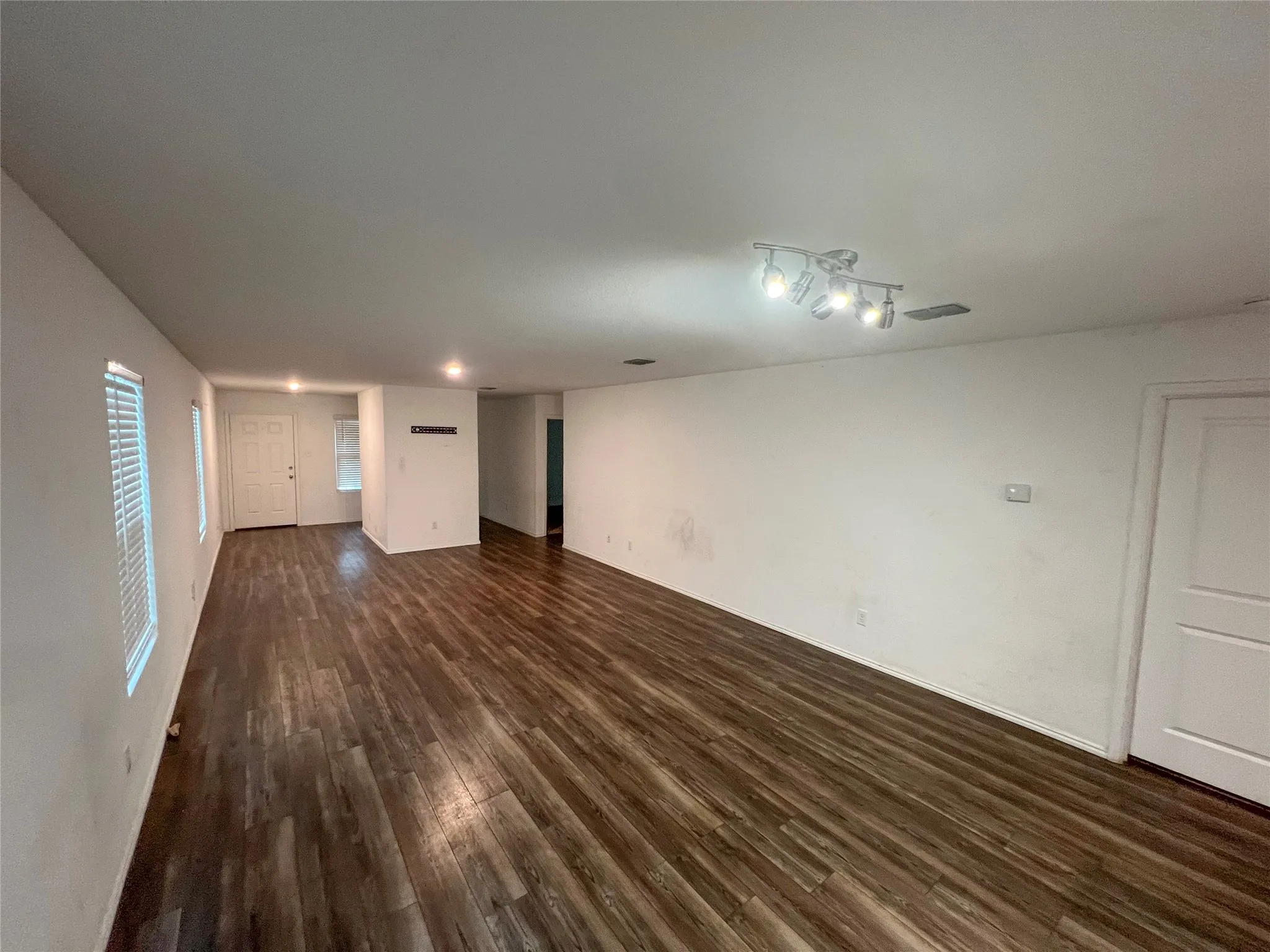 Single Family Residence For Sale in Collin County , 715 Deerfern Drive, Princeton, Texas 75407, 3 Bedroom, 2 Bathroom, 2 Garage spaces, 1,407 Sqft, built in 2021, mls#21218831, Real Estate Agent in Princeton, Homes For Sale in Collin county, Homes For Sale in Princeton, Realtor in Princeton Texas, Real Estate Brokerage Independent Realty Texas, Luminita Cordes Realtor