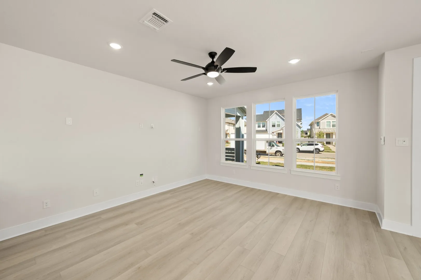 1601 Laurel- Living Room-3