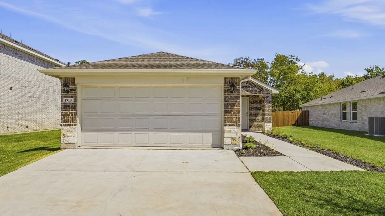 Single Family Residence For Sale in Fannin County , 1919 Glory Drive, Bonham, Texas 75418, 3 Bedroom, 2 Bathroom, 2 Garage spaces, 1,211 Sqft, built in 2026, New Construction - Incomplete, mls#21218931, Real Estate Agent in Bonham, Homes For Sale in Fannin county, Homes For Sale in Bonham, Realtor in Bonham Texas, Real Estate Brokerage Independent Realty Texas, Luminita Cordes Realtor