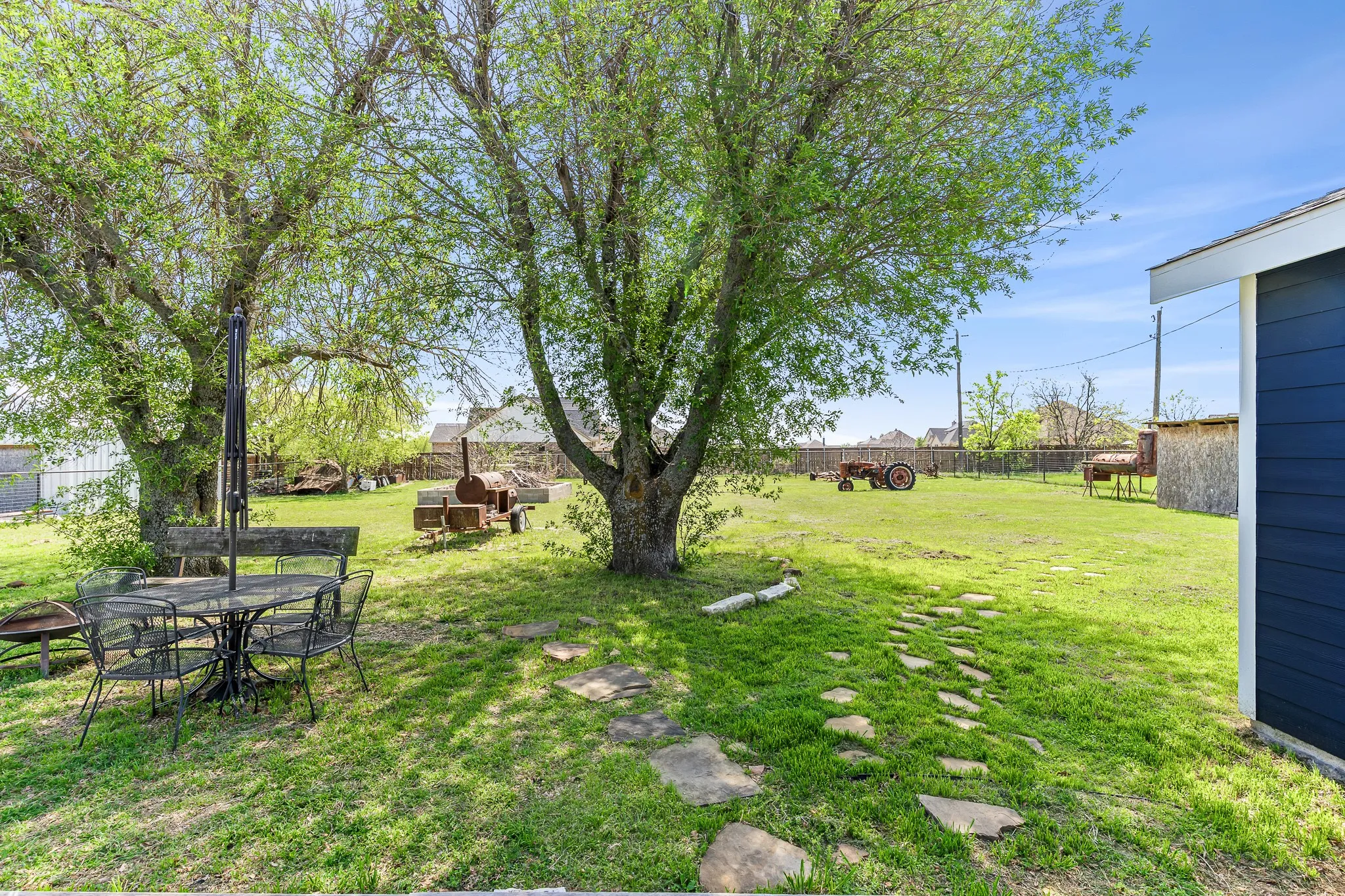 Single Family Residence For Sale in Parker County , 108 Paige Street, Weatherford, Texas 76088, 3 Bedroom, 2 Bathroom, 2 Garage spaces, 1,749 Sqft, built in 1984, Preowned, mls#21216477, Real Estate Agent in Weatherford, Homes For Sale in Parker county, Homes For Sale in Weatherford, Realtor in Weatherford Texas, Real Estate Brokerage Independent Realty Texas, Luminita Cordes Realtor