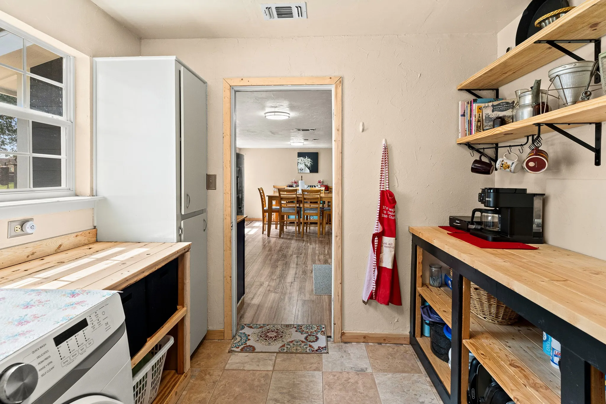 Single Family Residence For Sale in Parker County , 108 Paige Street, Weatherford, Texas 76088, 3 Bedroom, 2 Bathroom, 2 Garage spaces, 1,749 Sqft, built in 1984, Preowned, mls#21216477, Real Estate Agent in Weatherford, Homes For Sale in Parker county, Homes For Sale in Weatherford, Realtor in Weatherford Texas, Real Estate Brokerage Independent Realty Texas, Luminita Cordes Realtor