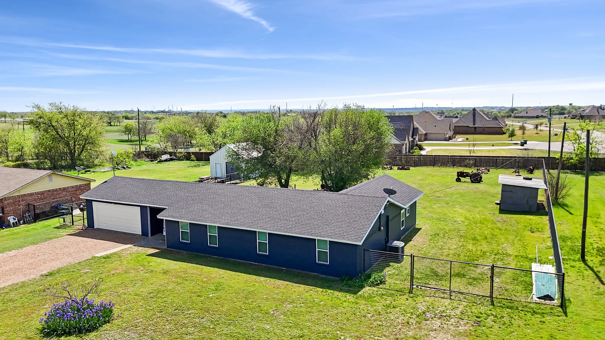 Single Family Residence For Sale in Parker County , 108 Paige Street, Weatherford, Texas 76088, 3 Bedroom, 2 Bathroom, 2 Garage spaces, 1,749 Sqft, built in 1984, Preowned, mls#21216477, Real Estate Agent in Weatherford, Homes For Sale in Parker county, Homes For Sale in Weatherford, Realtor in Weatherford Texas, Real Estate Brokerage Independent Realty Texas, Luminita Cordes Realtor