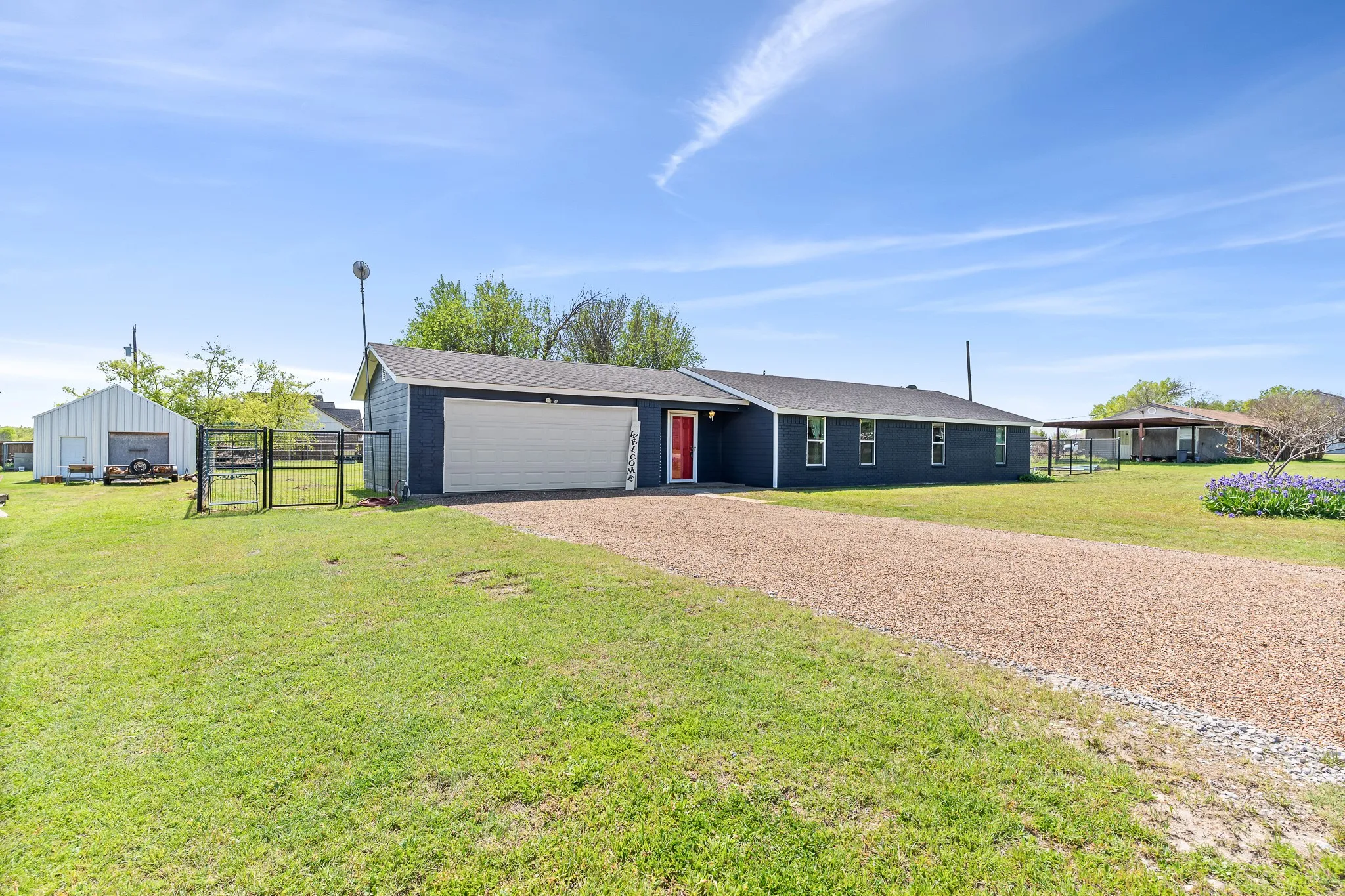 Single Family Residence For Sale in Parker County , 108 Paige Street, Weatherford, Texas 76088, 3 Bedroom, 2 Bathroom, 2 Garage spaces, 1,749 Sqft, built in 1984, Preowned, mls#21216477, Real Estate Agent in Weatherford, Homes For Sale in Parker county, Homes For Sale in Weatherford, Realtor in Weatherford Texas, Real Estate Brokerage Independent Realty Texas, Luminita Cordes Realtor
