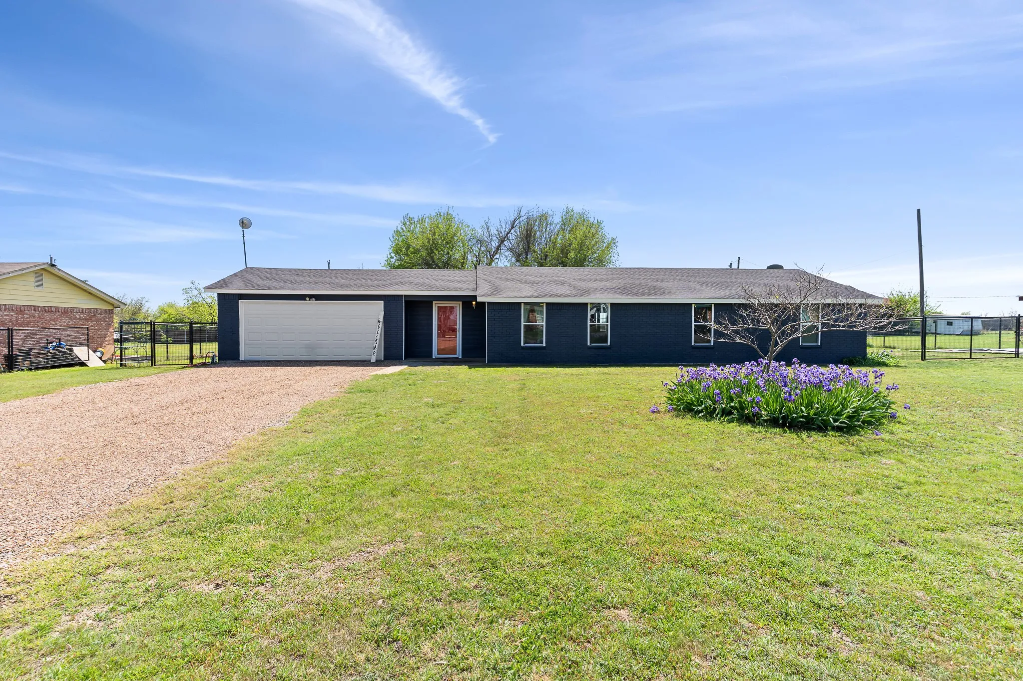 Single Family Residence For Sale in Parker County , 108 Paige Street, Weatherford, Texas 76088, 3 Bedroom, 2 Bathroom, 2 Garage spaces, 1,749 Sqft, built in 1984, Preowned, mls#21216477, Real Estate Agent in Weatherford, Homes For Sale in Parker county, Homes For Sale in Weatherford, Realtor in Weatherford Texas, Real Estate Brokerage Independent Realty Texas, Luminita Cordes Realtor