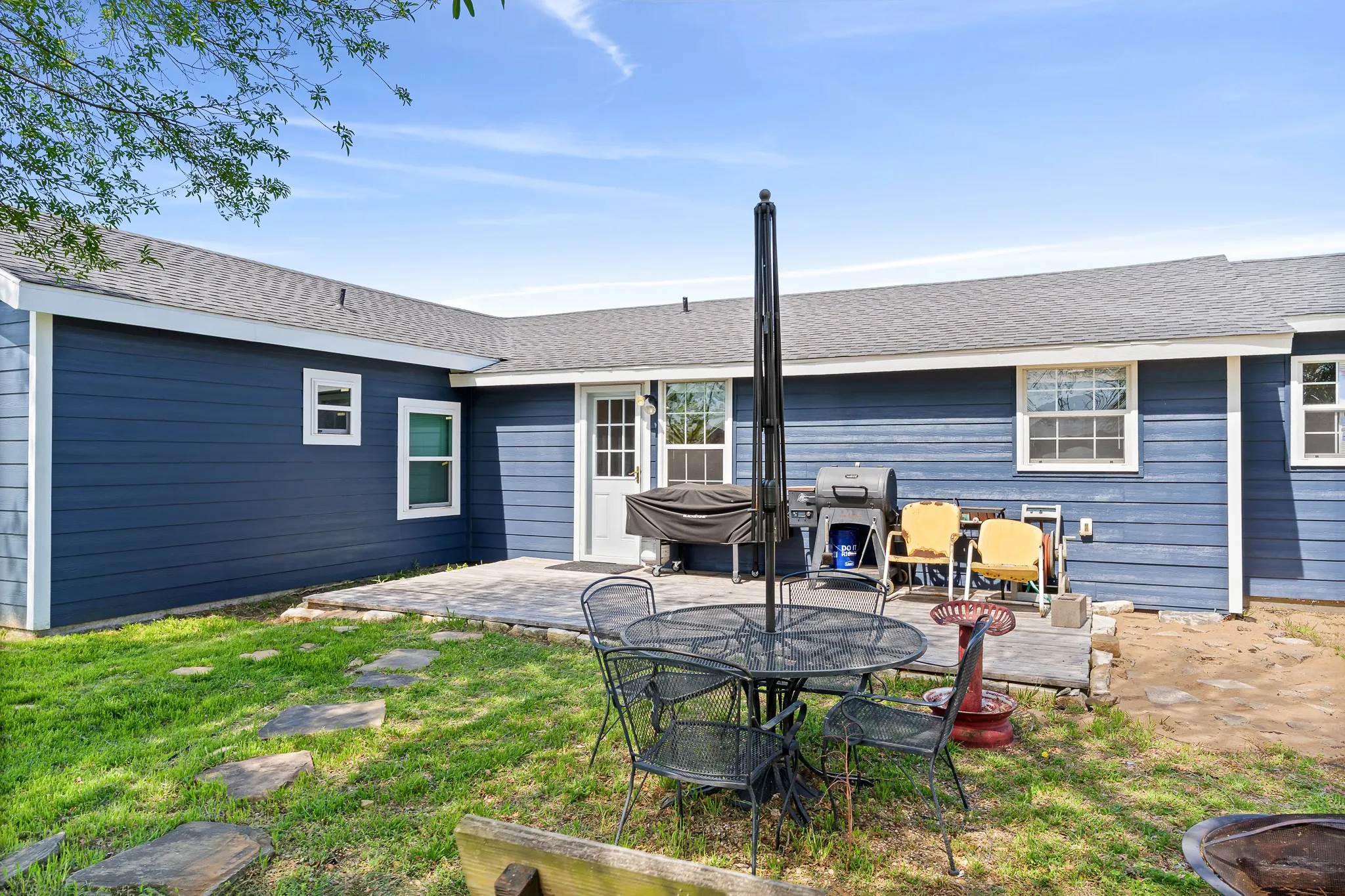 Single Family Residence For Sale in Parker County , 108 Paige Street, Weatherford, Texas 76088, 3 Bedroom, 2 Bathroom, 2 Garage spaces, 1,749 Sqft, built in 1984, Preowned, mls#21216477, Real Estate Agent in Weatherford, Homes For Sale in Parker county, Homes For Sale in Weatherford, Realtor in Weatherford Texas, Real Estate Brokerage Independent Realty Texas, Luminita Cordes Realtor