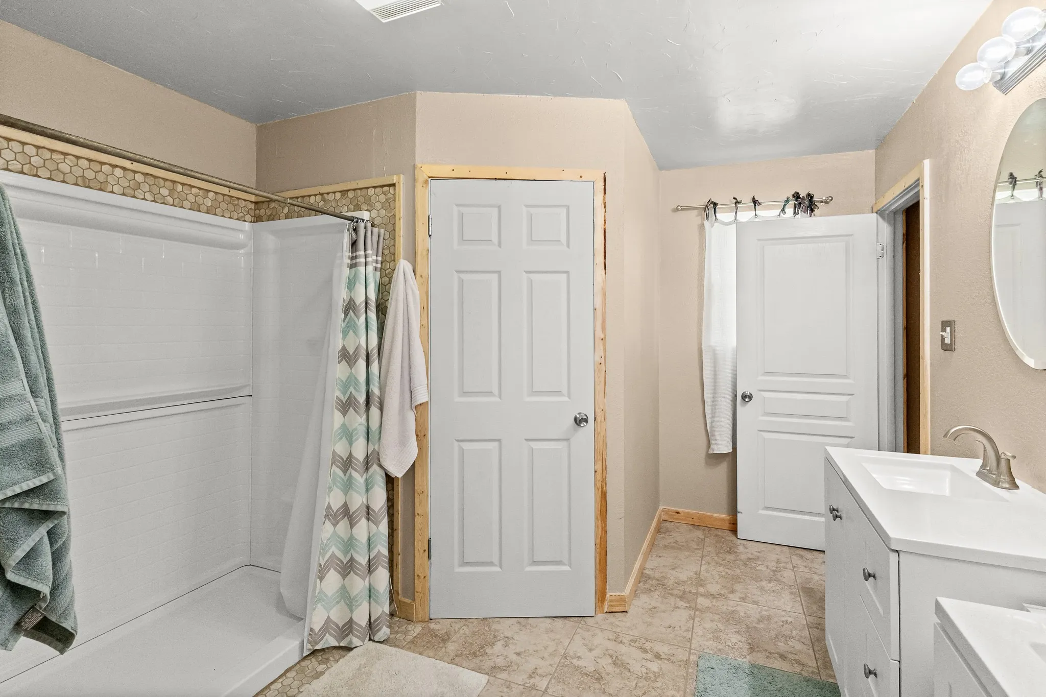 Single Family Residence For Sale in Parker County , 108 Paige Street, Weatherford, Texas 76088, 3 Bedroom, 2 Bathroom, 2 Garage spaces, 1,749 Sqft, built in 1984, Preowned, mls#21216477, Real Estate Agent in Weatherford, Homes For Sale in Parker county, Homes For Sale in Weatherford, Realtor in Weatherford Texas, Real Estate Brokerage Independent Realty Texas, Luminita Cordes Realtor