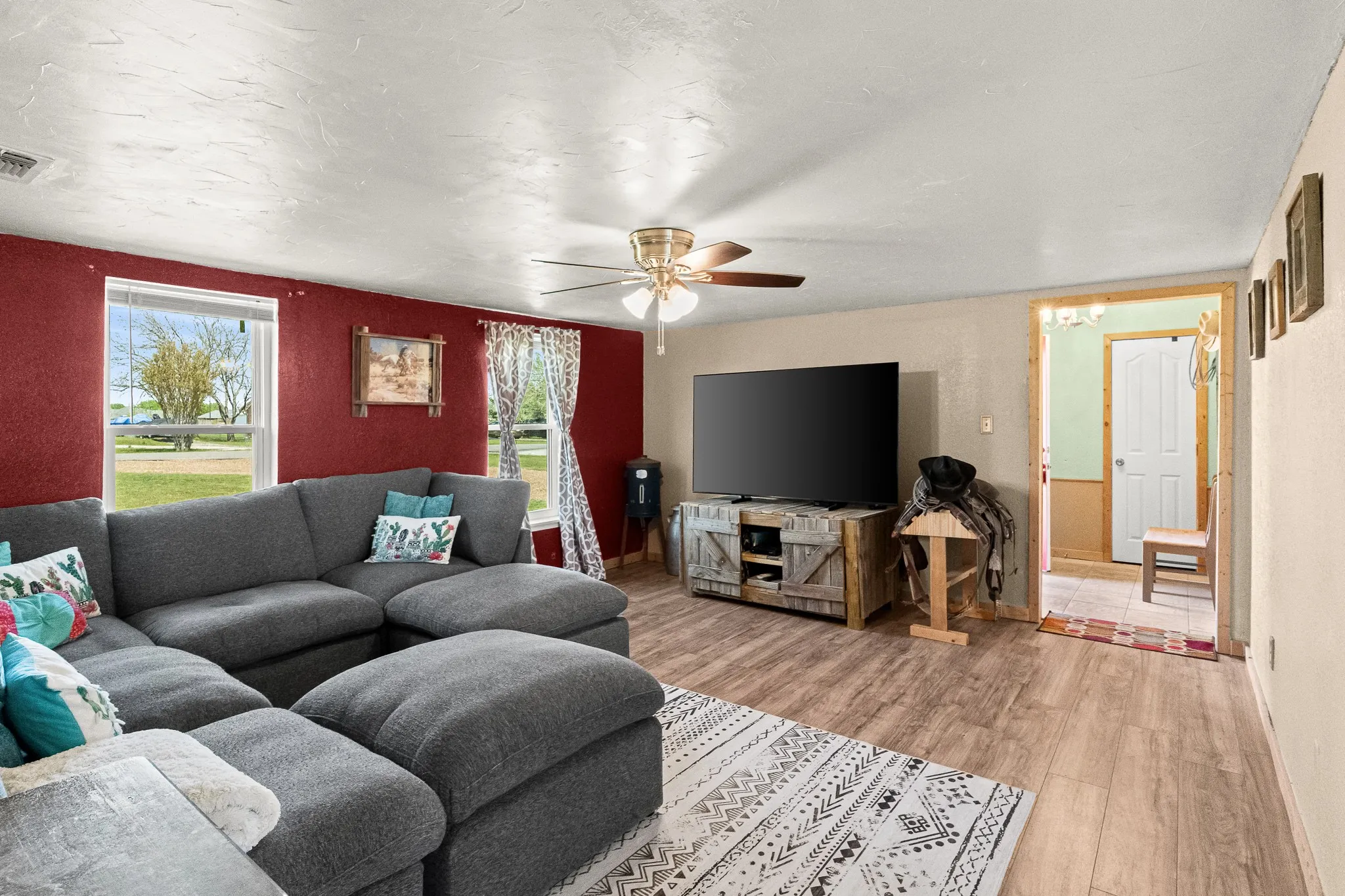 Single Family Residence For Sale in Parker County , 108 Paige Street, Weatherford, Texas 76088, 3 Bedroom, 2 Bathroom, 2 Garage spaces, 1,749 Sqft, built in 1984, Preowned, mls#21216477, Real Estate Agent in Weatherford, Homes For Sale in Parker county, Homes For Sale in Weatherford, Realtor in Weatherford Texas, Real Estate Brokerage Independent Realty Texas, Luminita Cordes Realtor